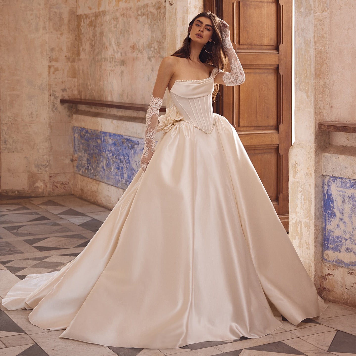 Off Shoulder Ivory Corset Bodice Ball Gown Wedding Dress with Glove SW083