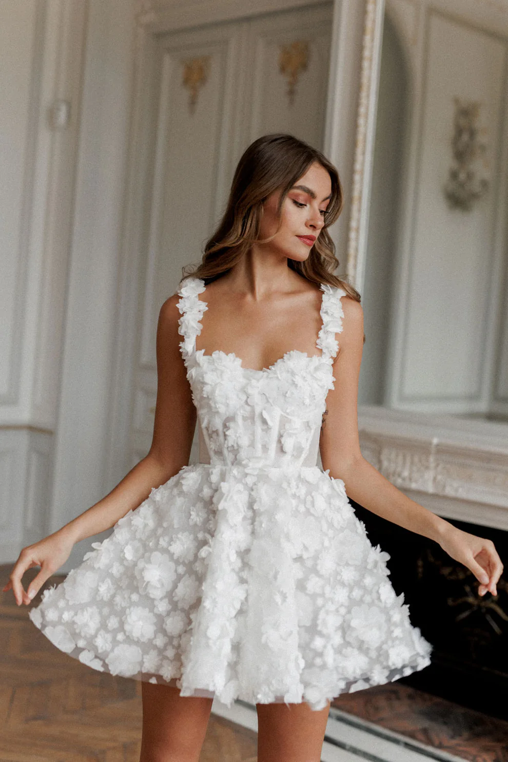Luxury Romantic 3D Floral Mini Wedding Dress with Puffy Skirt SW097
