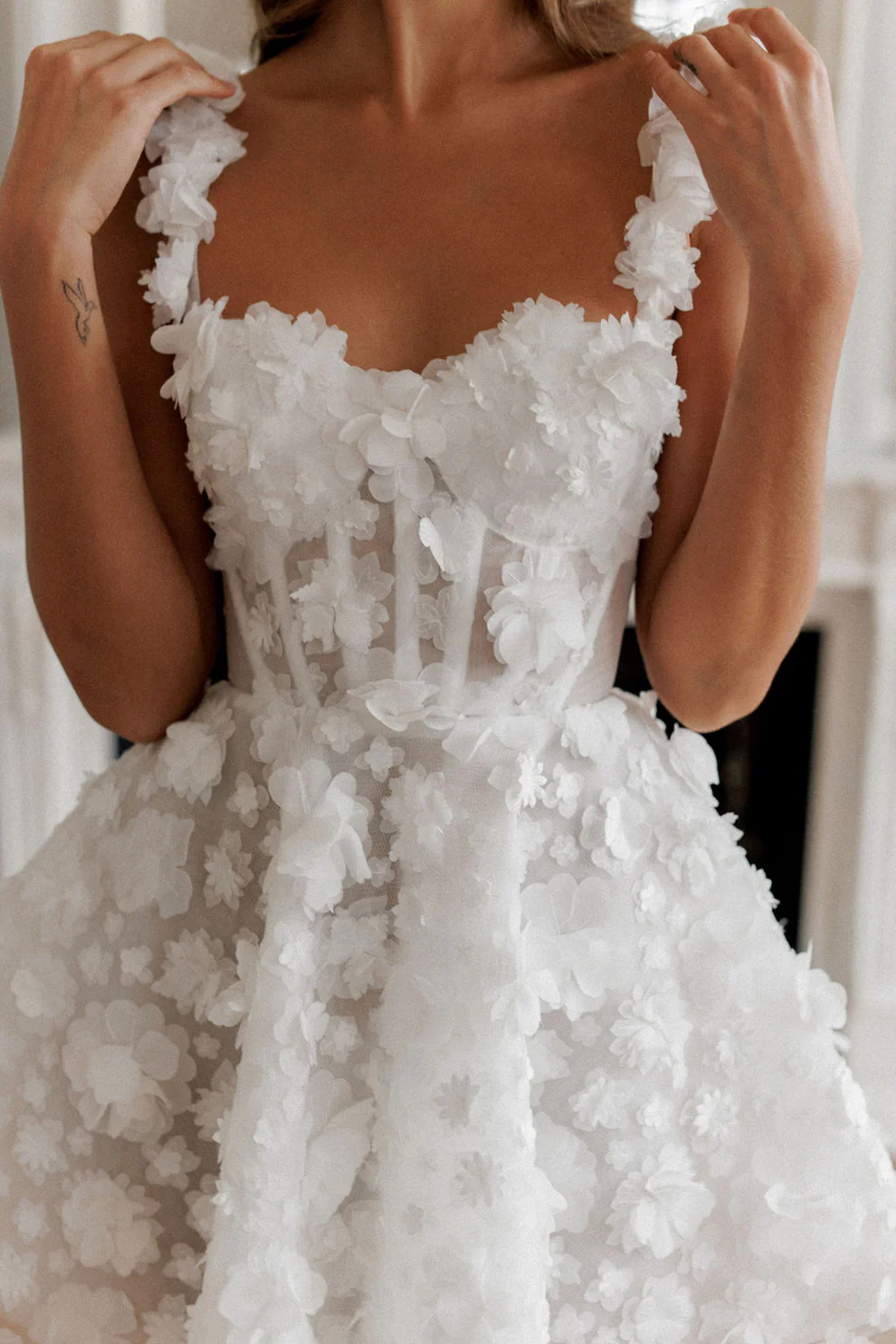 Luxury Romantic 3D Floral Mini Wedding Dress with Puffy Skirt SW097