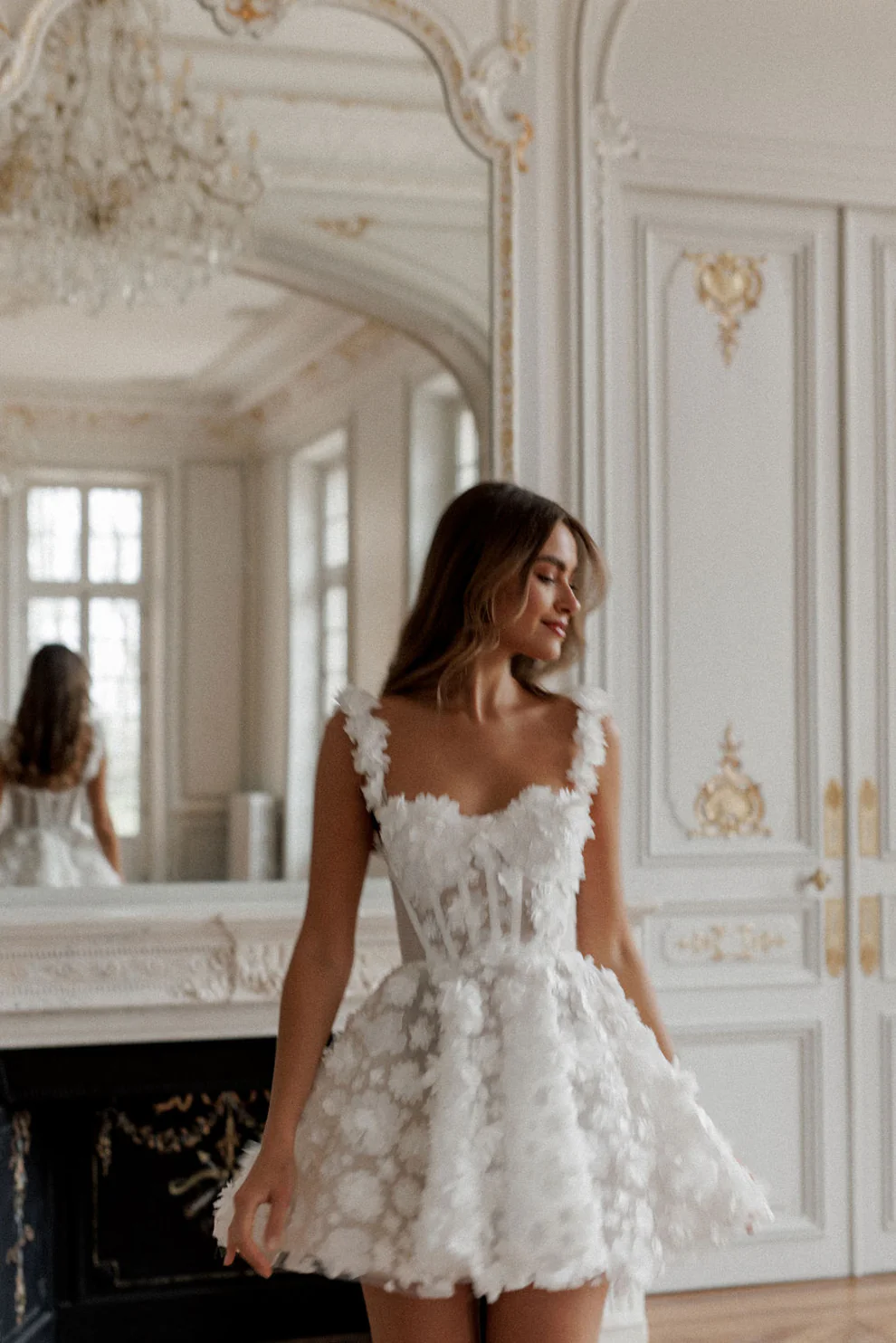 Luxury Romantic 3D Floral Mini Wedding Dress with Puffy Skirt SW097