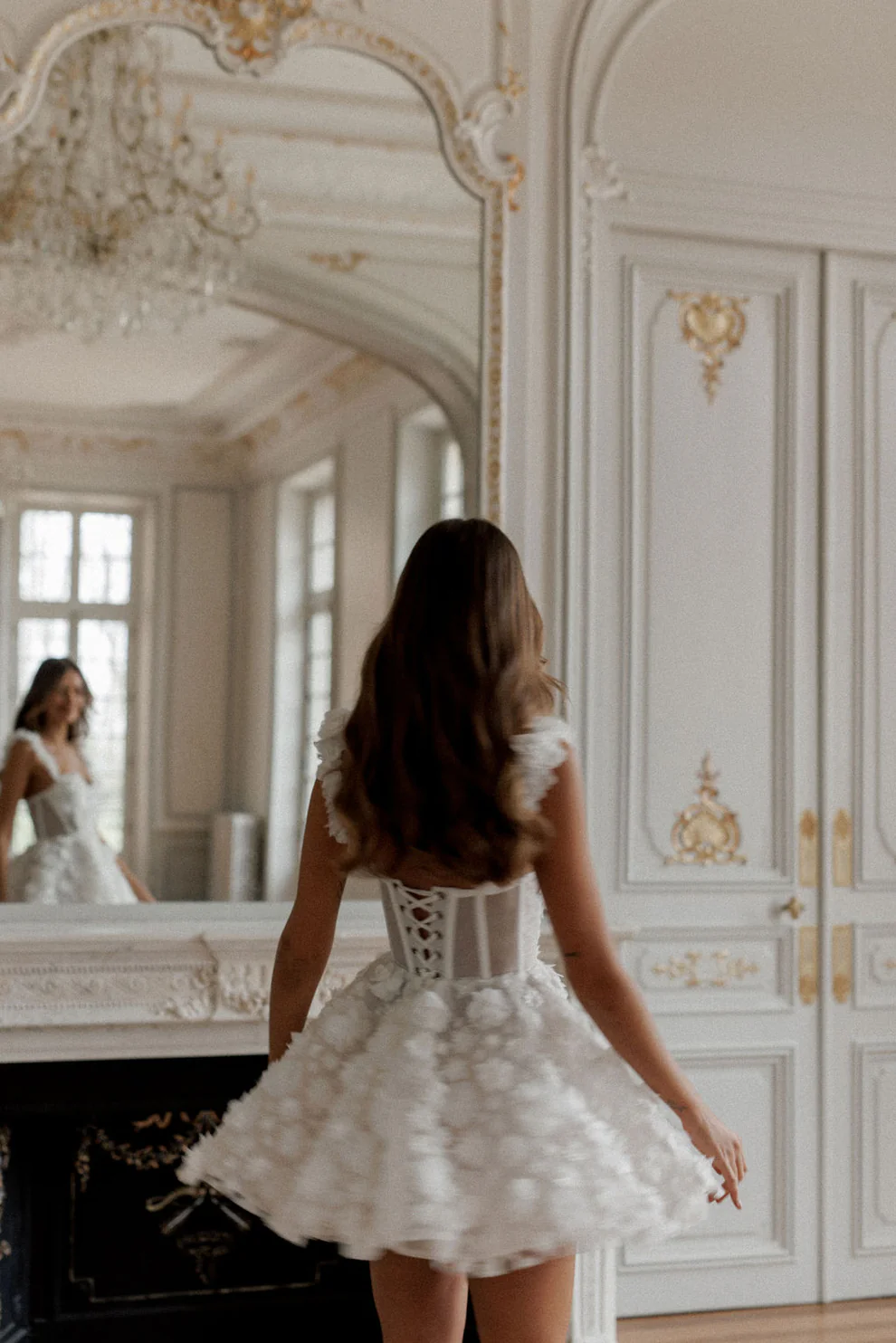Luxury Romantic 3D Floral Mini Wedding Dress with Puffy Skirt SW097