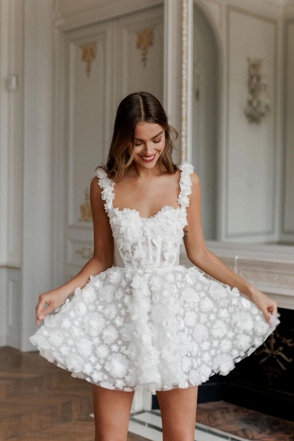 Luxury Romantic 3D Floral Mini Wedding Dress with Puffy Skirt SW097