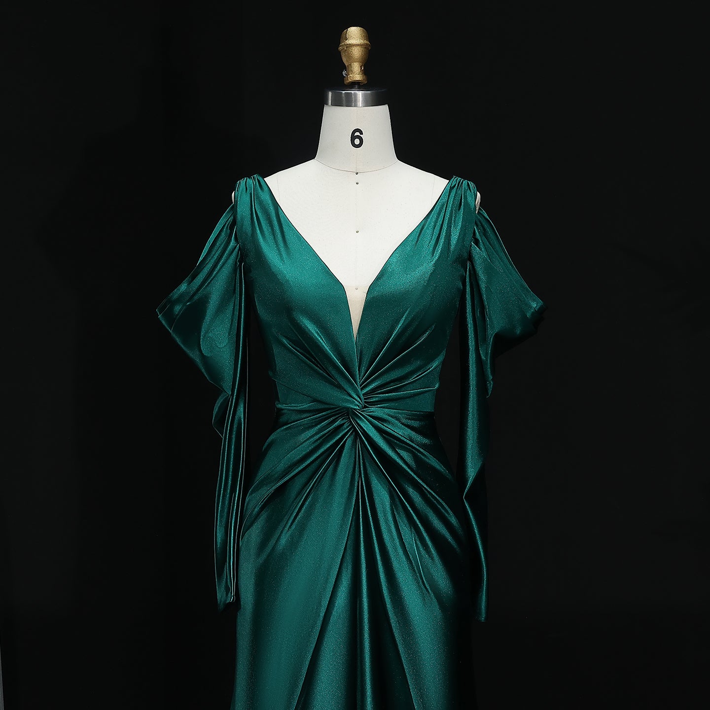 Elegant Emerald Green Satin Evening Gown with Flowing Sleeves V-Neck Mermaid Prom Dresses