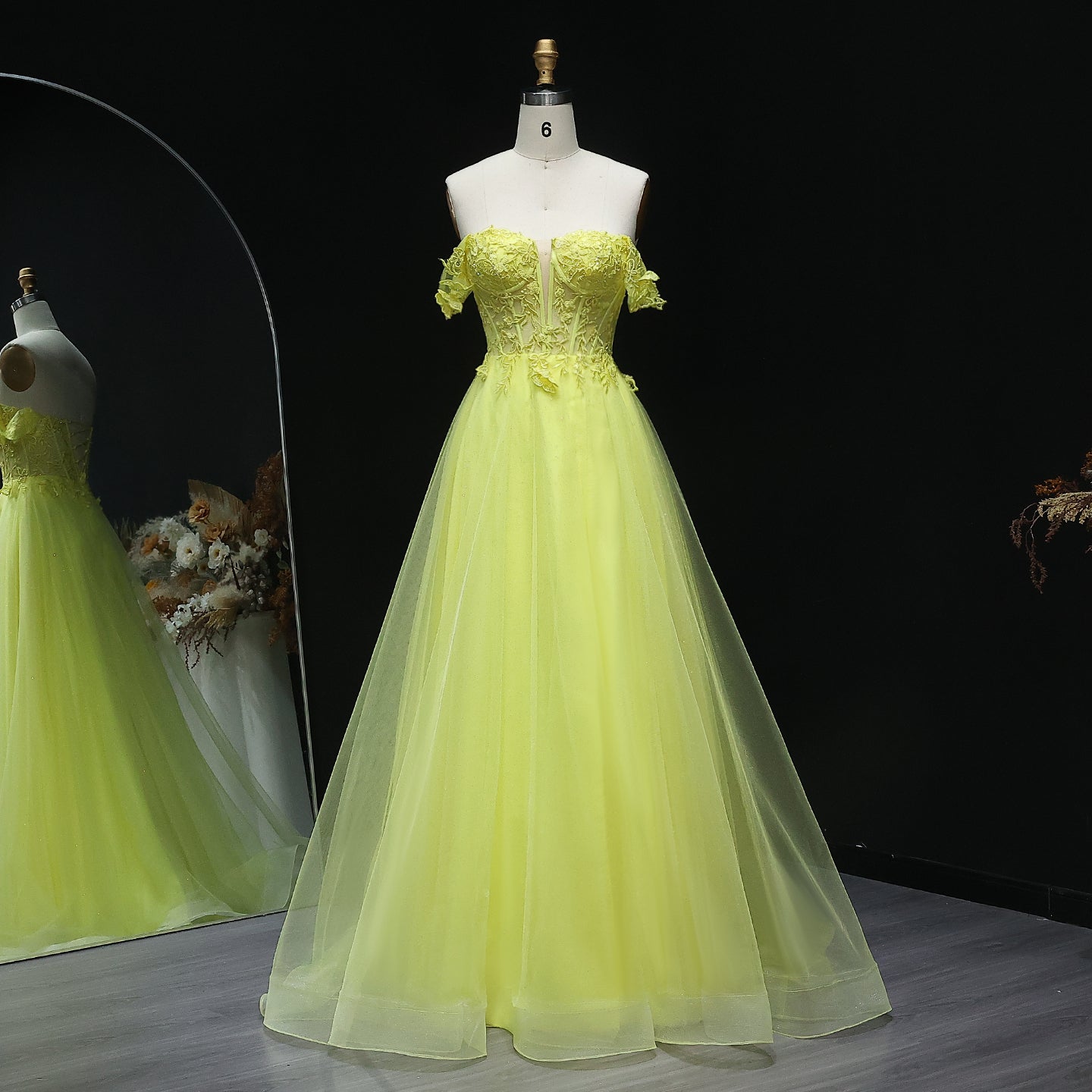 Elegant Off Shoulder Yellow Appliques Tulle A-line Prom Dresses Lace-up Long Evening Party Gown