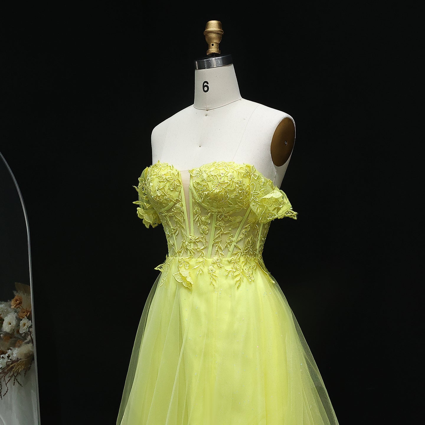 Elegant Off Shoulder Yellow Appliques Tulle A-line Prom Dresses Lace-up Long Evening Party Gown