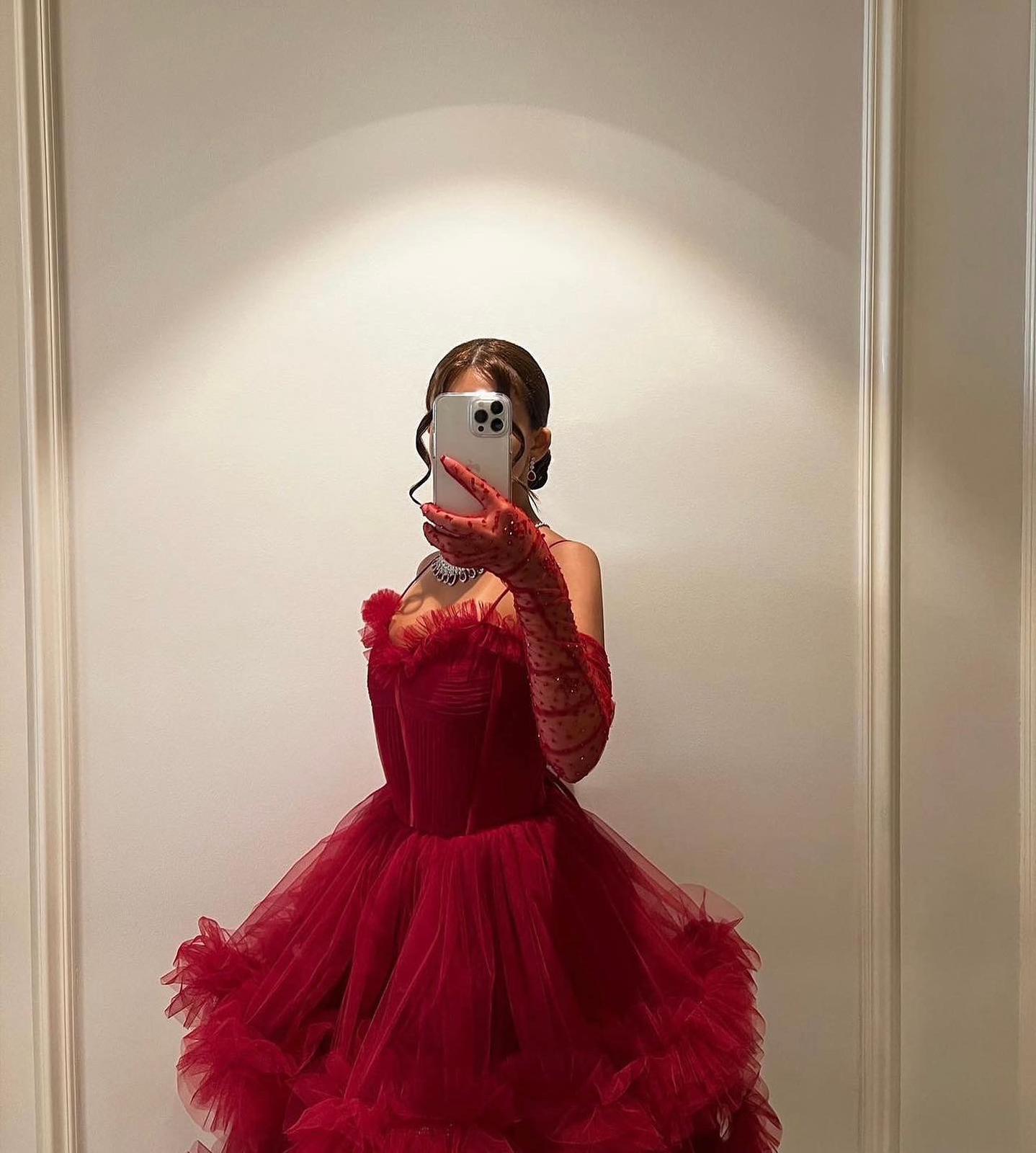 Burgundy Tulle Tiered Ruffles Evening Dresses with Gloves SF472