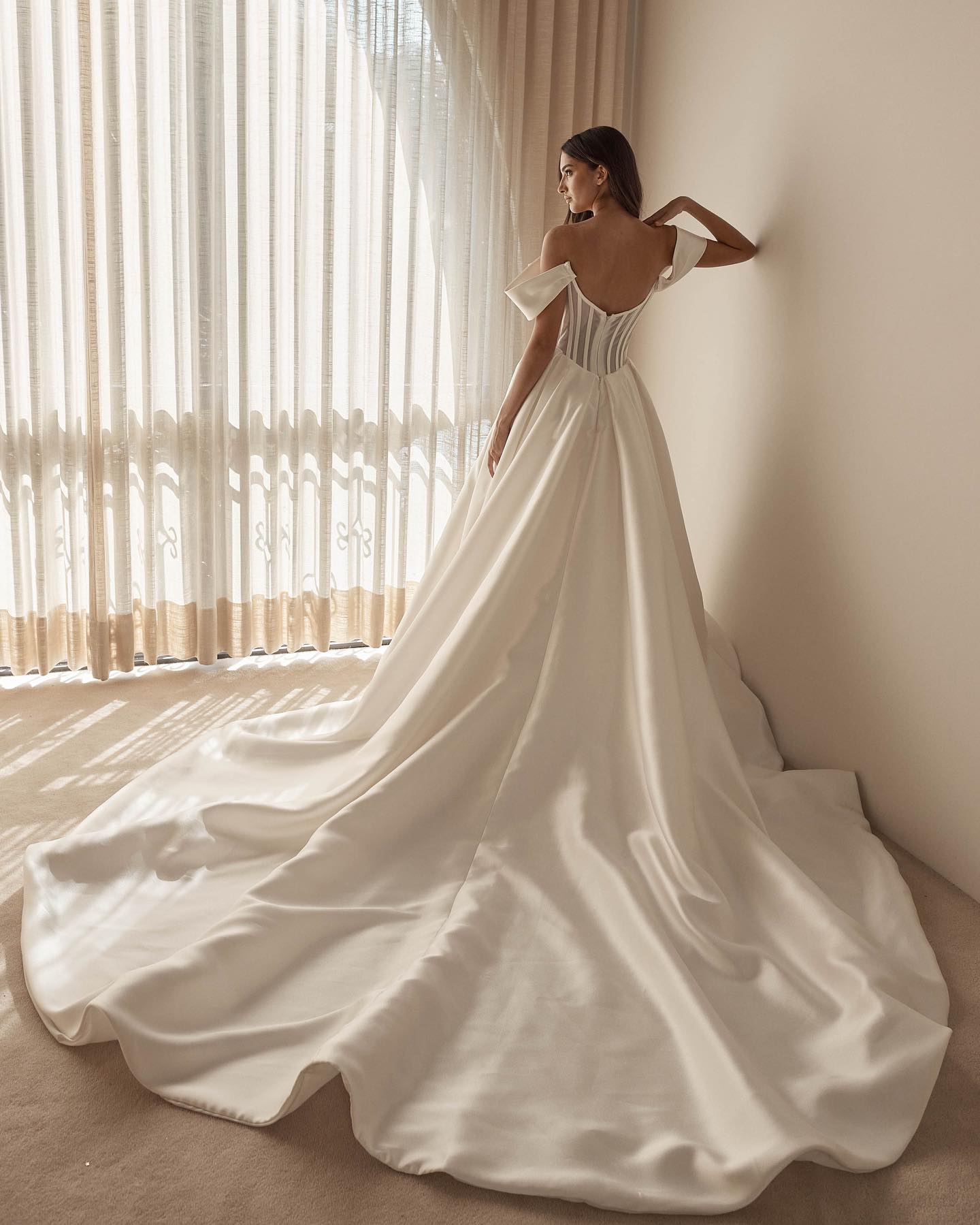 Luxury Chic Off Shoulder Corset Wedding Dress with Front Slit SW072