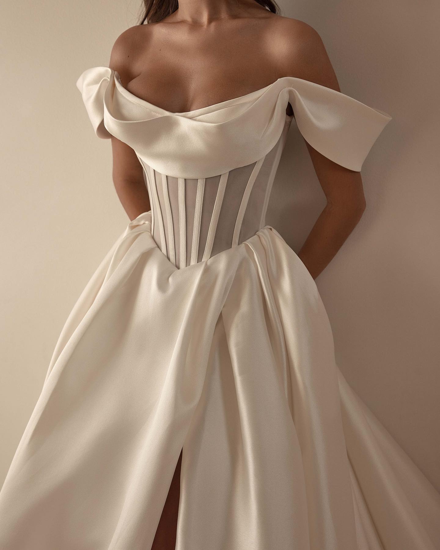 Luxury Chic Off Shoulder Corset Wedding Dress with Front Slit SW072