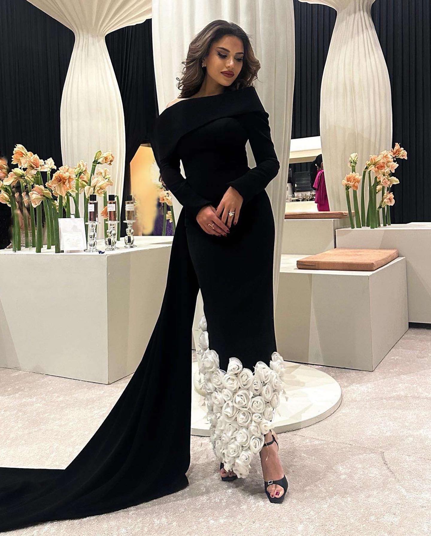 Elegant 3D Flowers Black Long Sleeves Evening Dress SS488