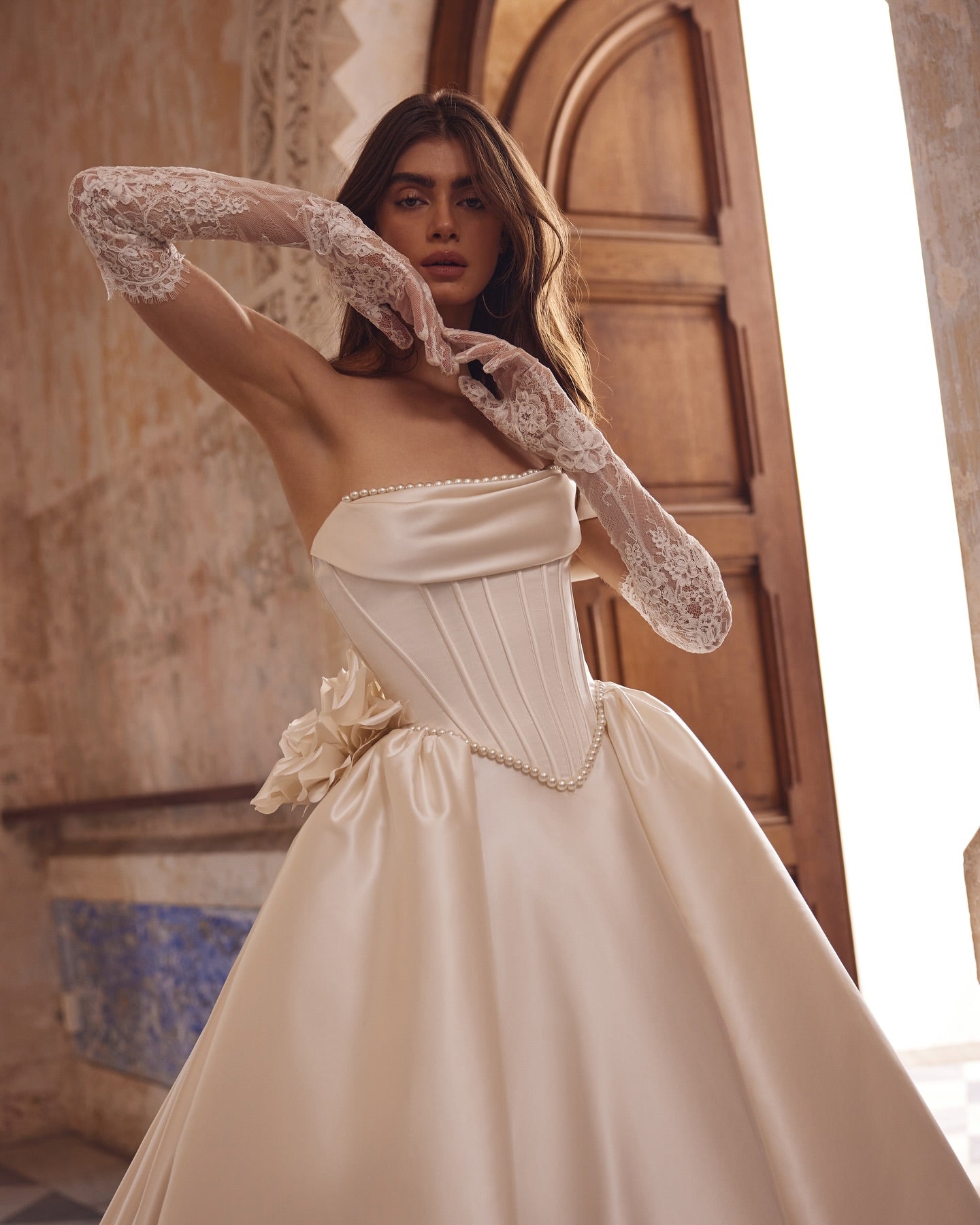Off Shoulder Ivory Corset Bodice Ball Gown Wedding Dress with Glove SW083