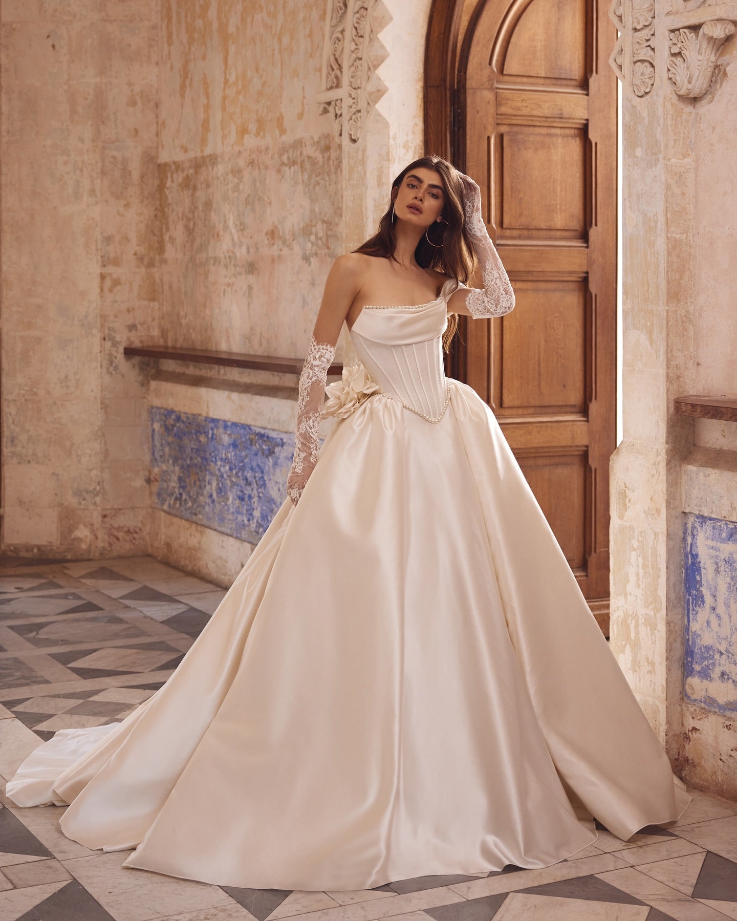 Off Shoulder Ivory Corset Bodice Ball Gown Wedding Dress with Glove SW083