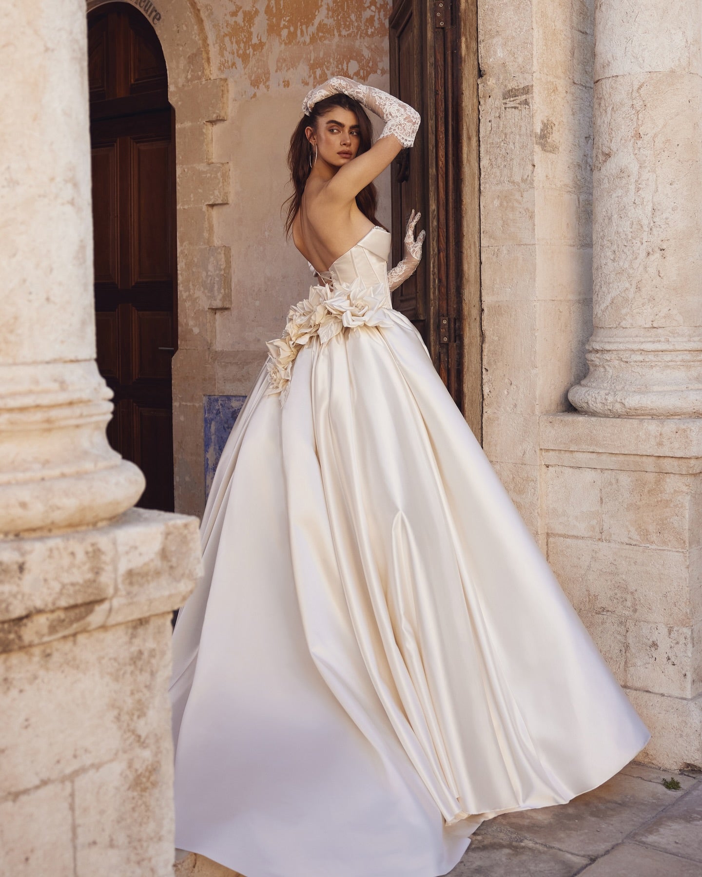 Off Shoulder Ivory Corset Bodice Ball Gown Wedding Dress with Glove SW083