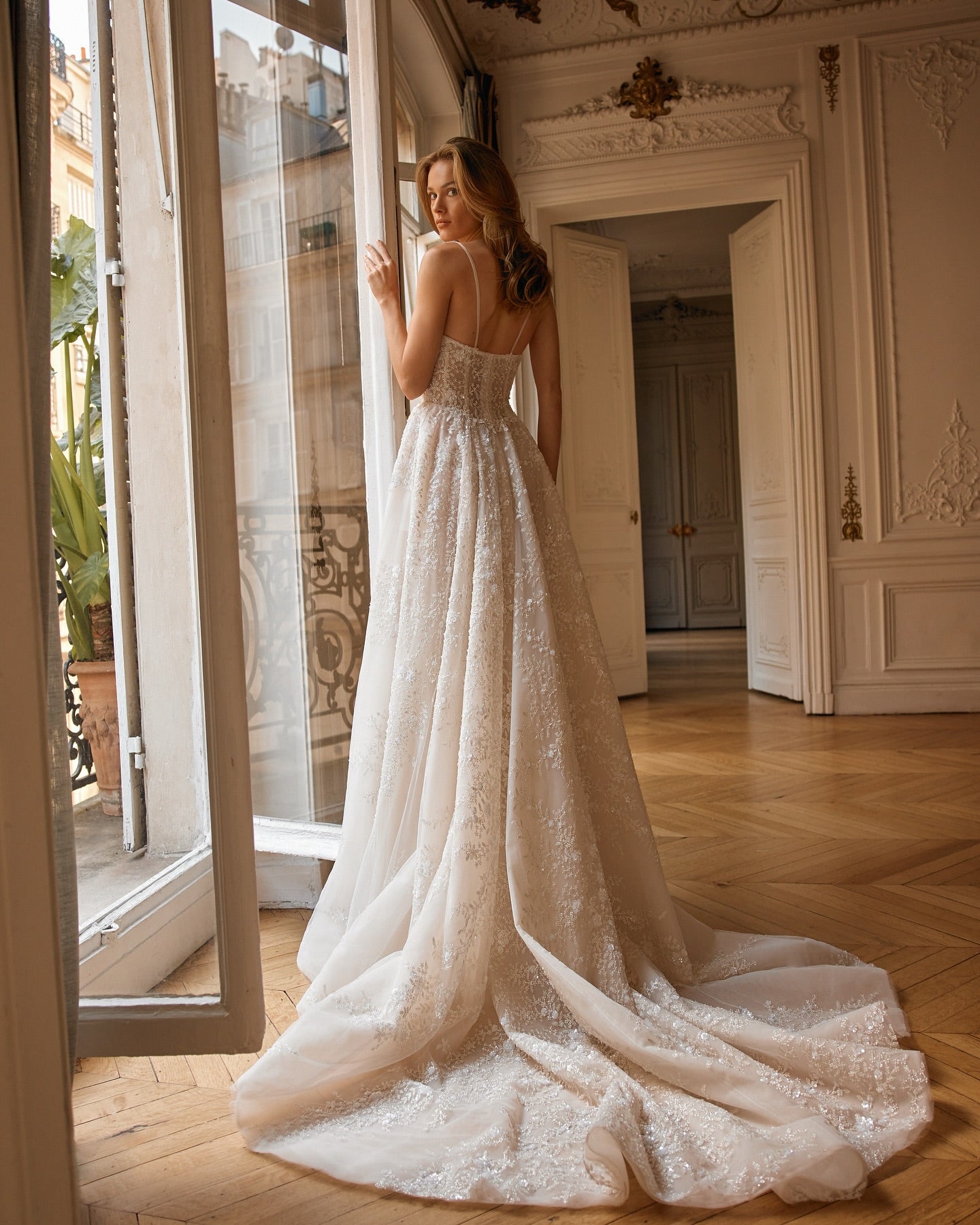 Luxury Romantic Lace Corset A-Line Wedding Dress with Train SW078
