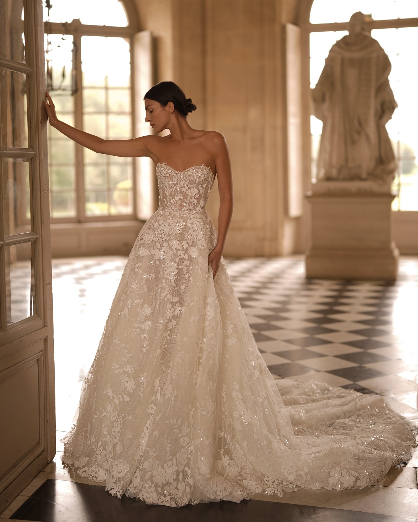 Elegant Strapless Lace Ball Gown Wedding Dress SW081