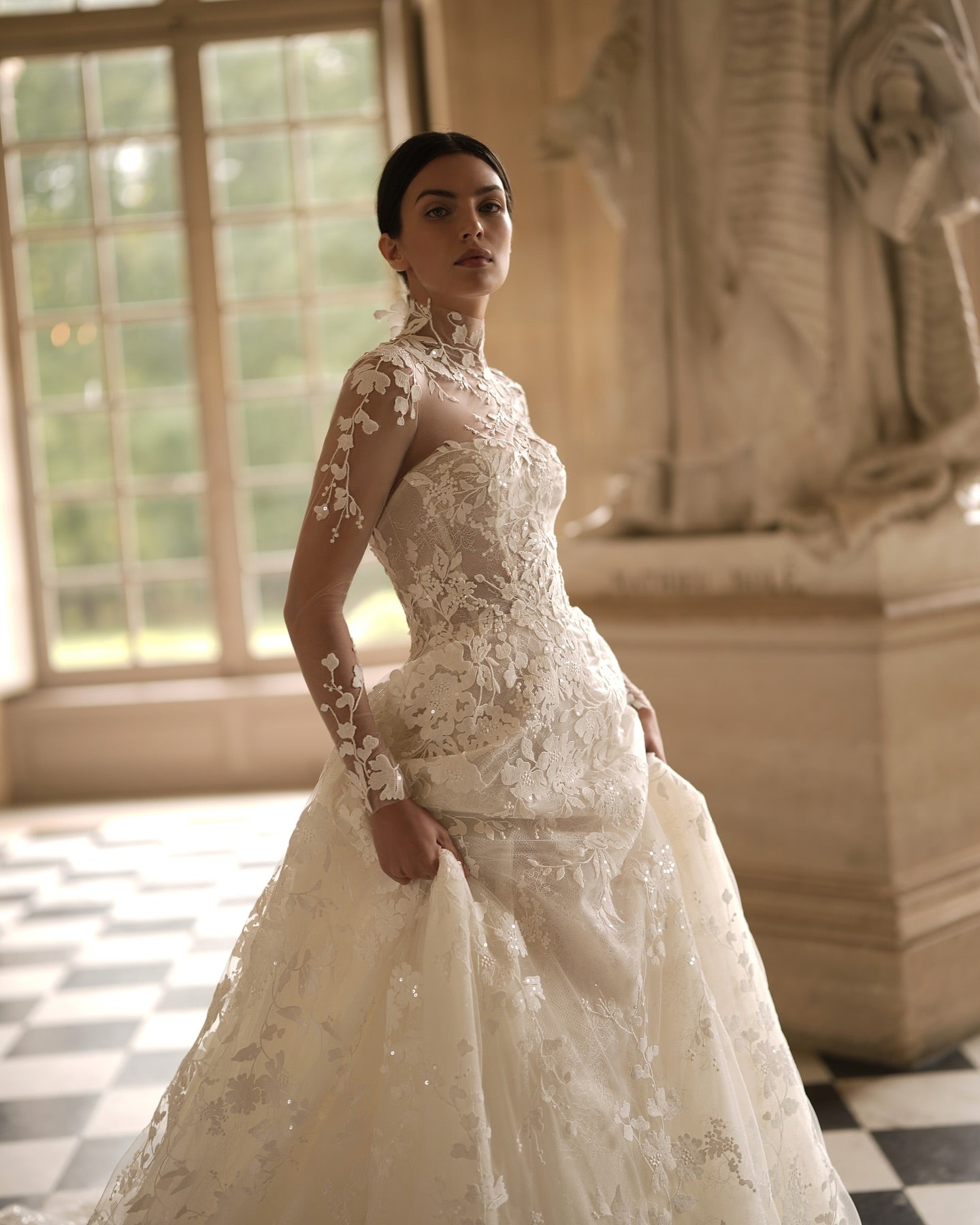 Elegant Strapless Lace Ball Gown Wedding Dress SW081