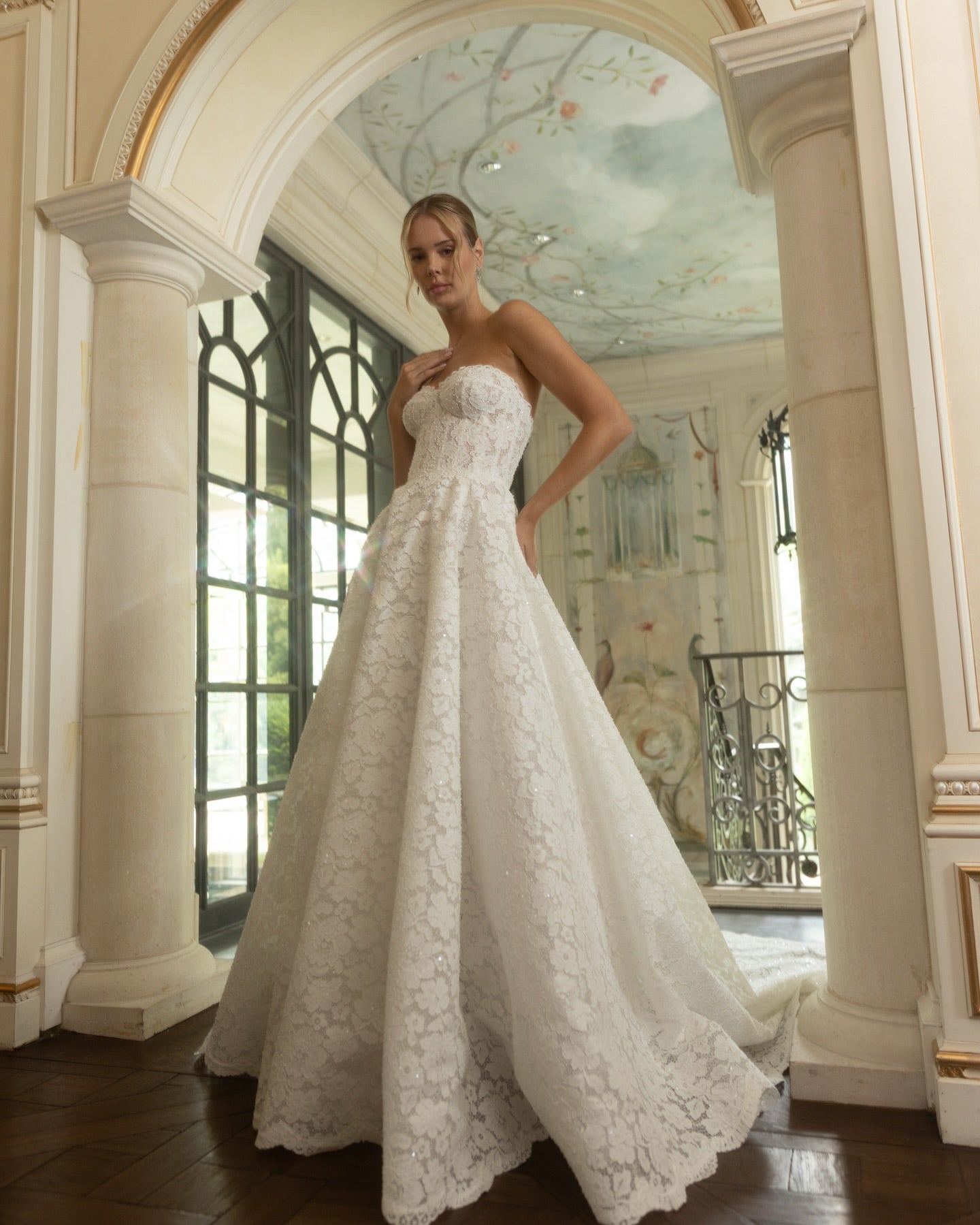 Luxury Vintage Lace Long Sleeve High Neck Wedding Dress SW073