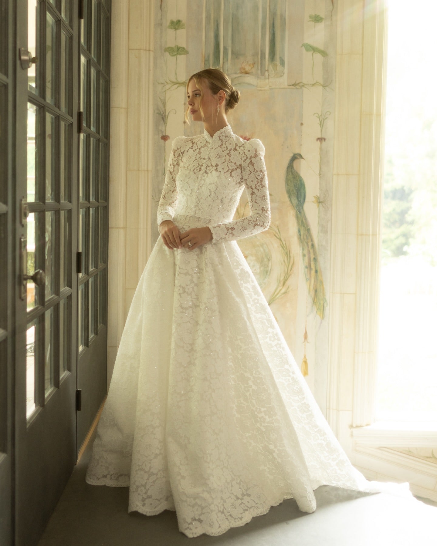 Luxury Vintage Lace Long Sleeve High Neck Wedding Dress SW073