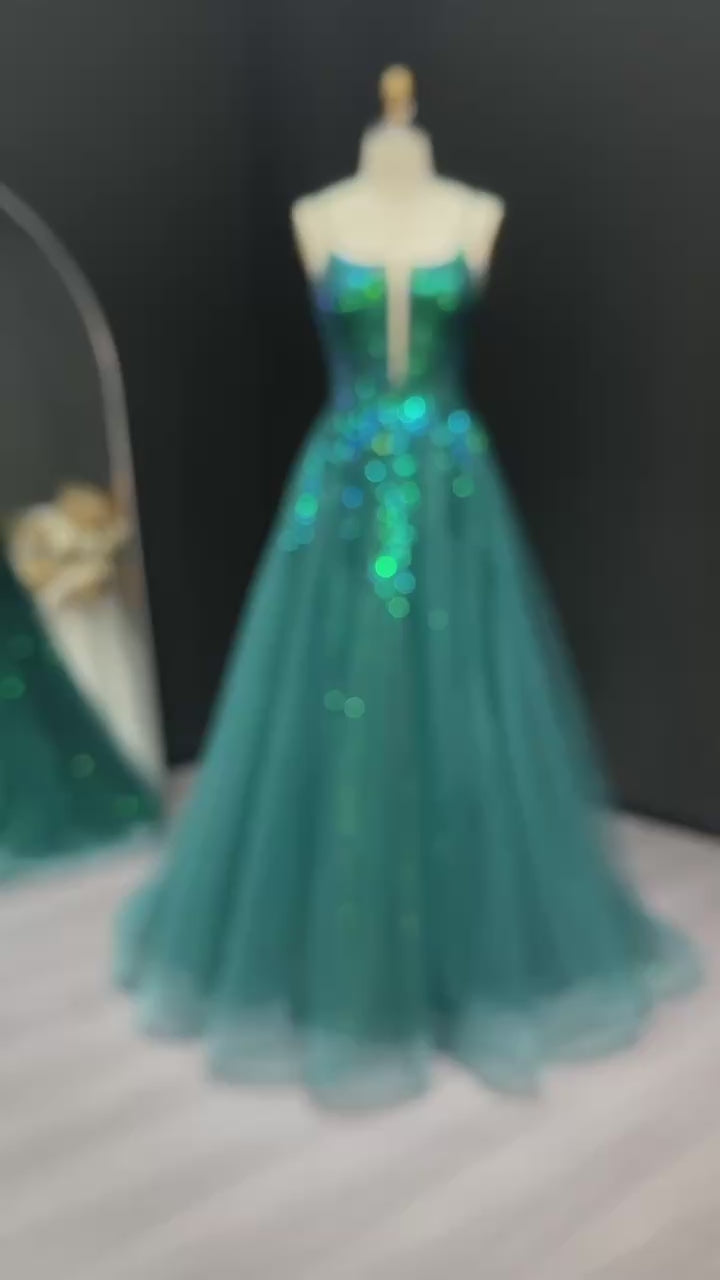 Load video: Sparkle Sequined Emerald Green Prom Dresses for Girls Spaghetti Straps Lace-up Evening Party Gowns