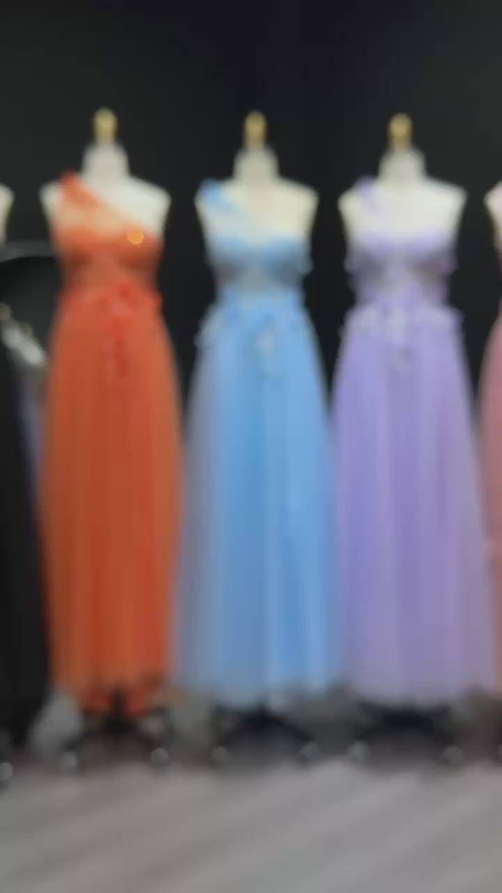 Load video: Elegant Lilac Tulle Evening Gown with Floral One Shoulder Sweetheart Sage Green Party Prom Dresses
