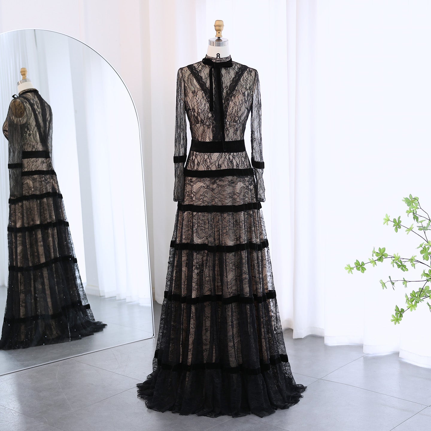 Elegant Black Lace Long Sleeves A-line Evening Dress SF023
