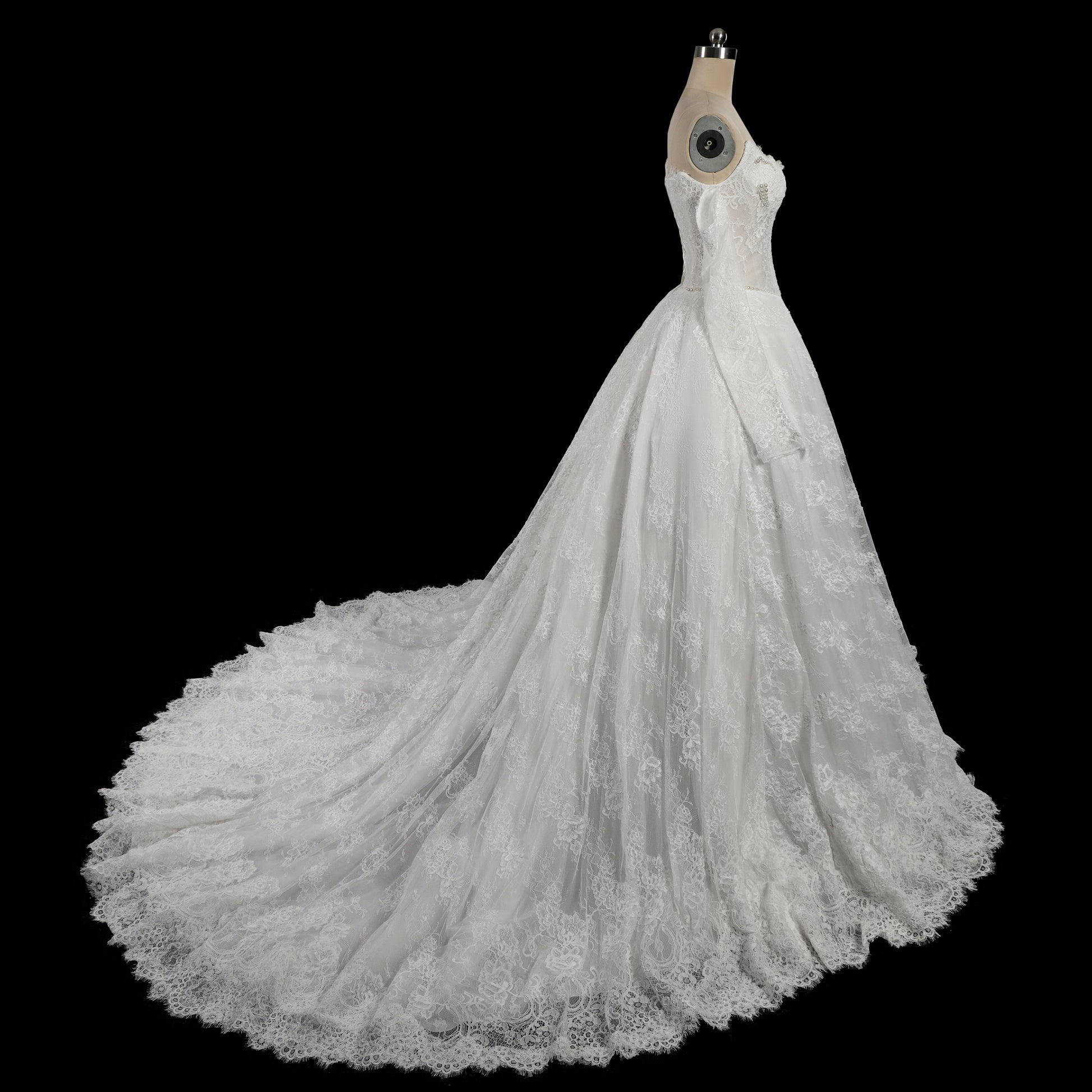 Off White Luxury Ball Gown Wedding Dress Beaded With Veil SW715 Sheer Fairy
