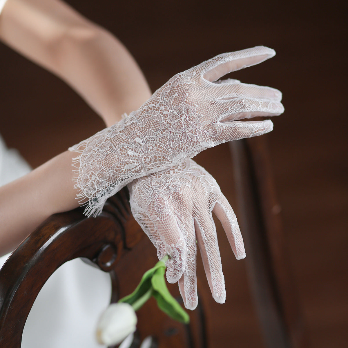 Vintage Floral Eyelash Lace Bride Gloves White Short Wrist Length Evening Tea Party Accessories GL009 SHEER FAIRY