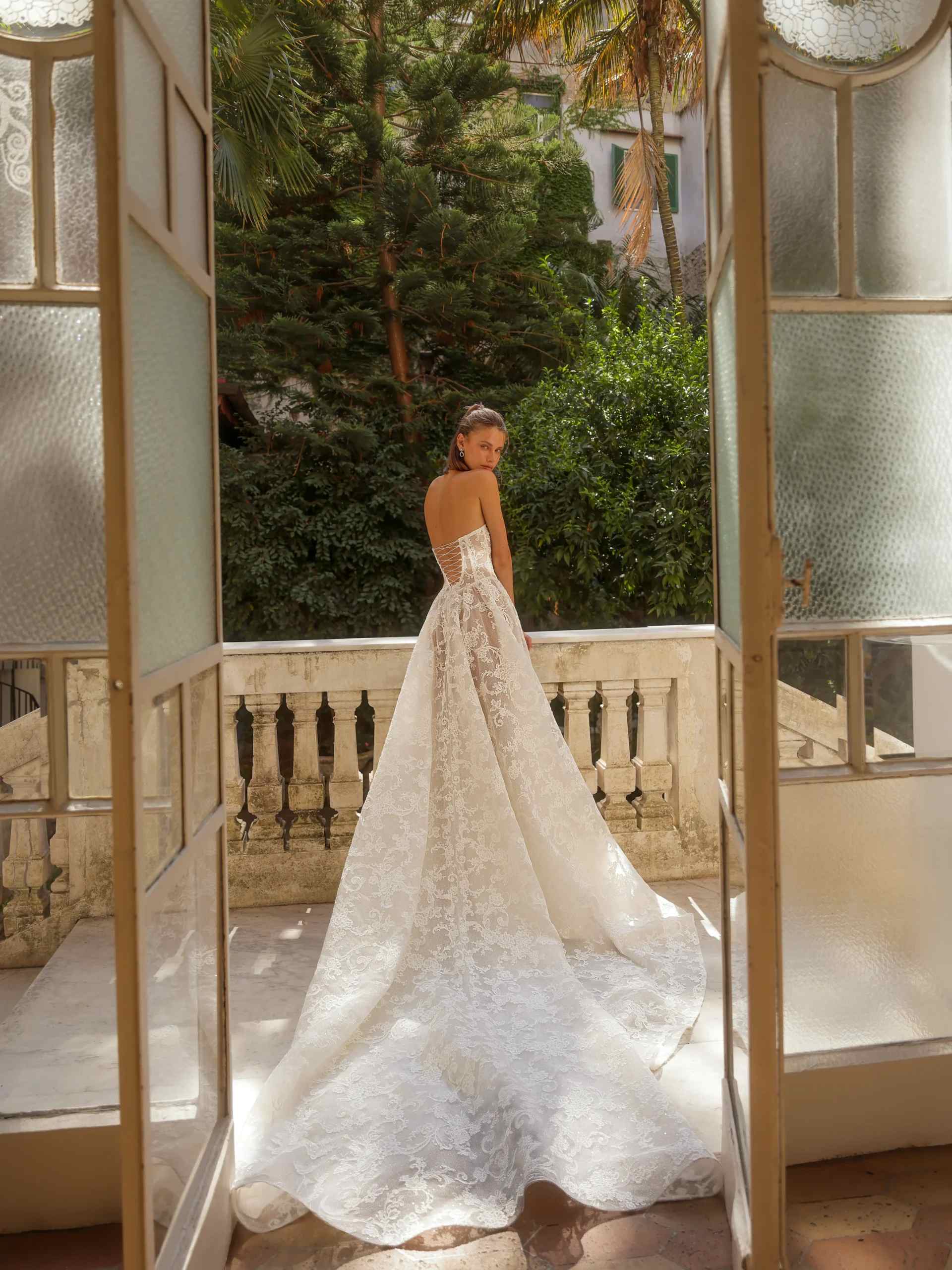 Strapless Sweetheart Corset Wedding Dress Lace High Slit Bridal Gown with Train SW183 Sheer Fairy