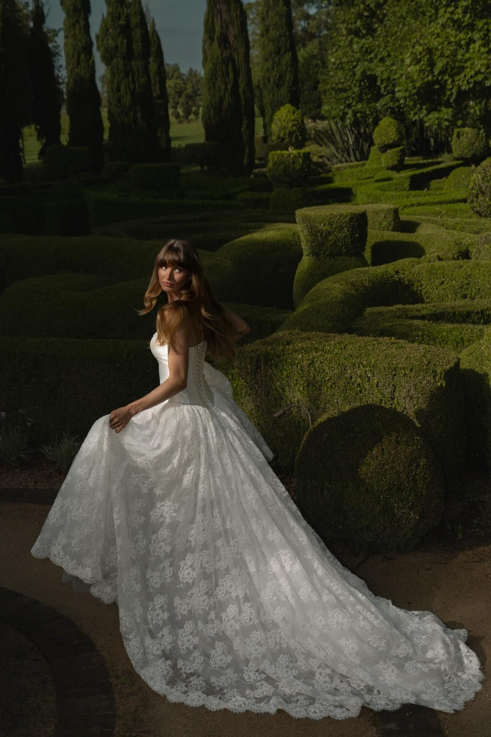Luxury White Plain Satin Boned Corset Full Floral Lace Long Train Wedding Dress SW728 Sheer Fairy