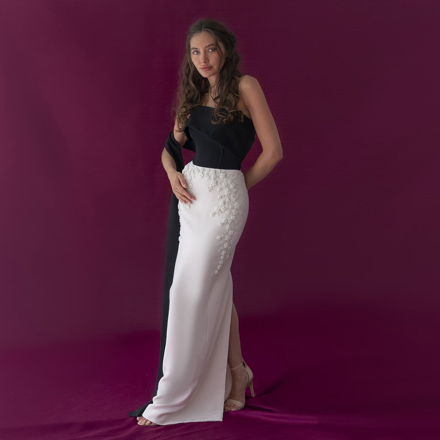 Elegant Black and White Strapless Evening Dress with Cape SS419