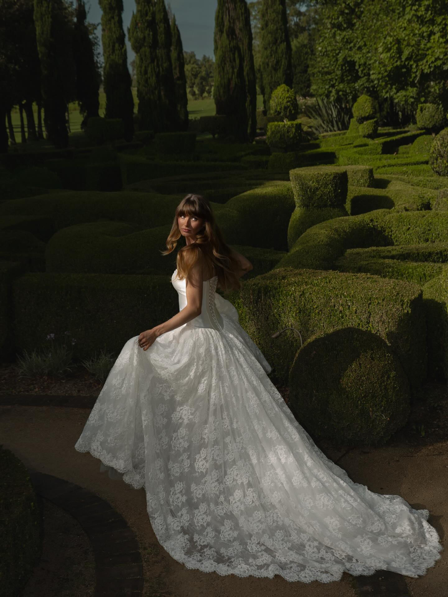 Luxury White Plain Satin Boned Corset Full Floral Lace Long Train Wedding Dress SH728 Sheer Fairy