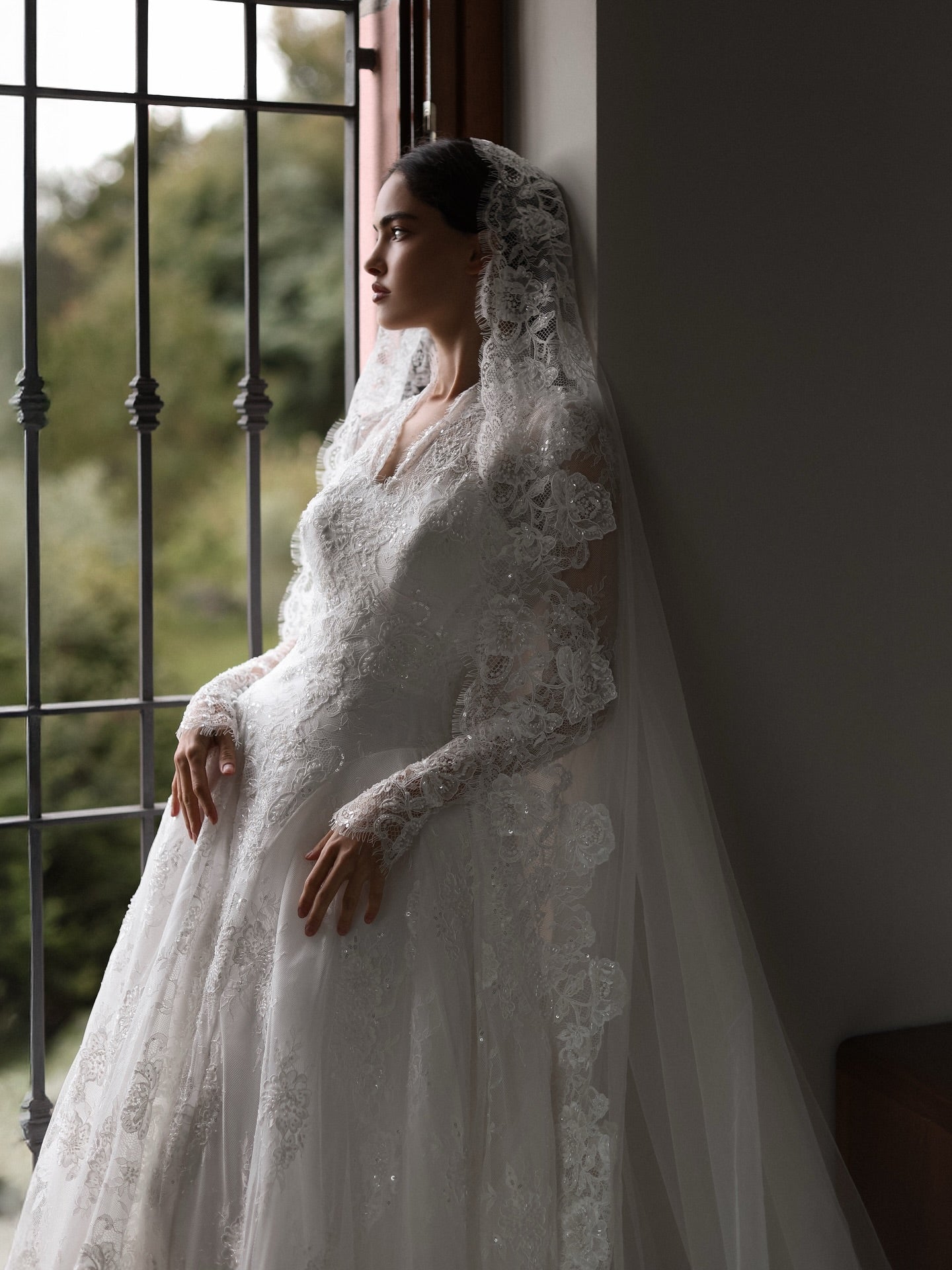 V Neck Long Sleeve Lace Vintage Wedding Dress with Veil  SW278 Sheer Fairy