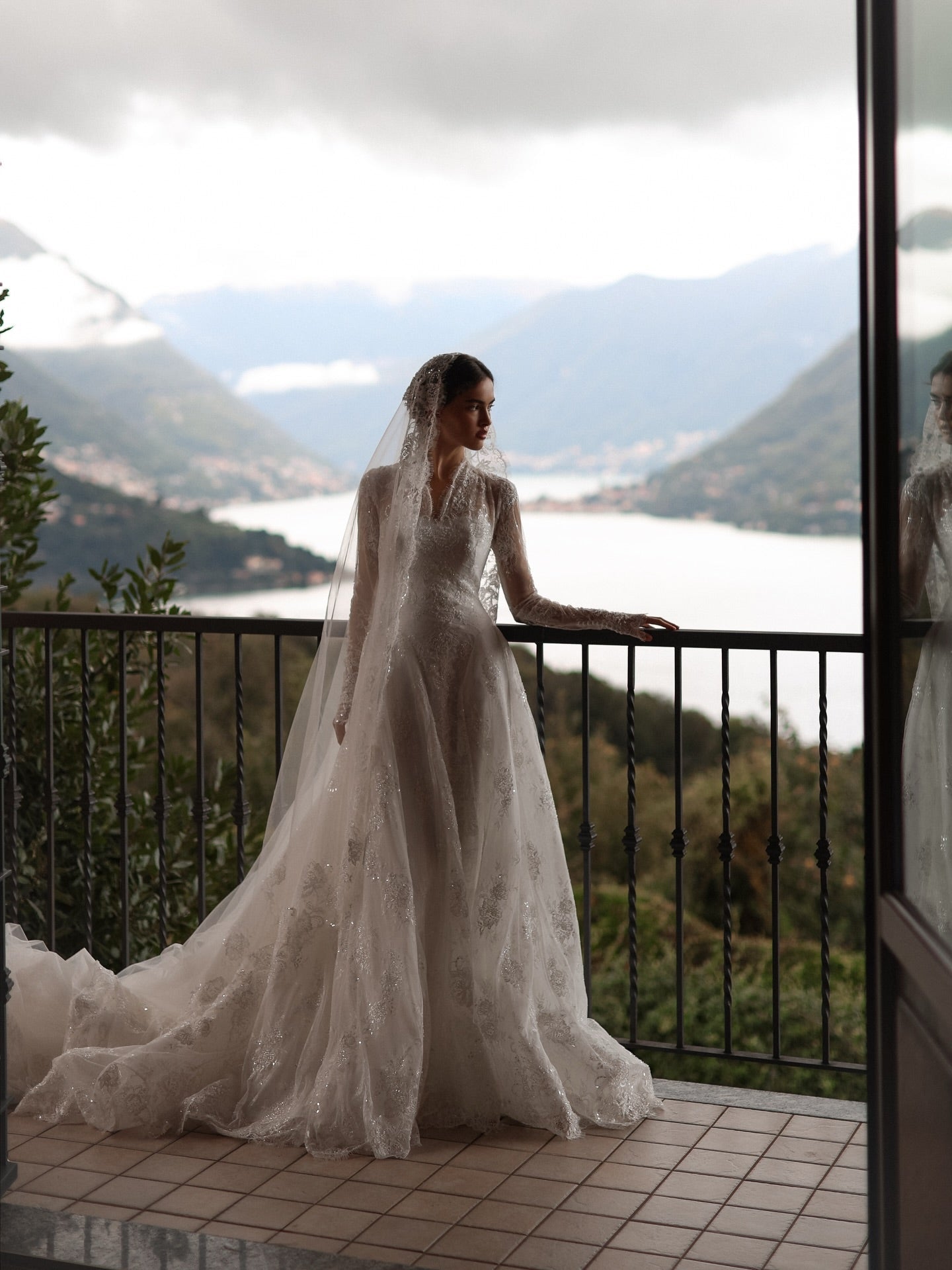 V Neck Long Sleeve Lace Vintage Wedding Dress with Veil  SW278 Sheer Fairy