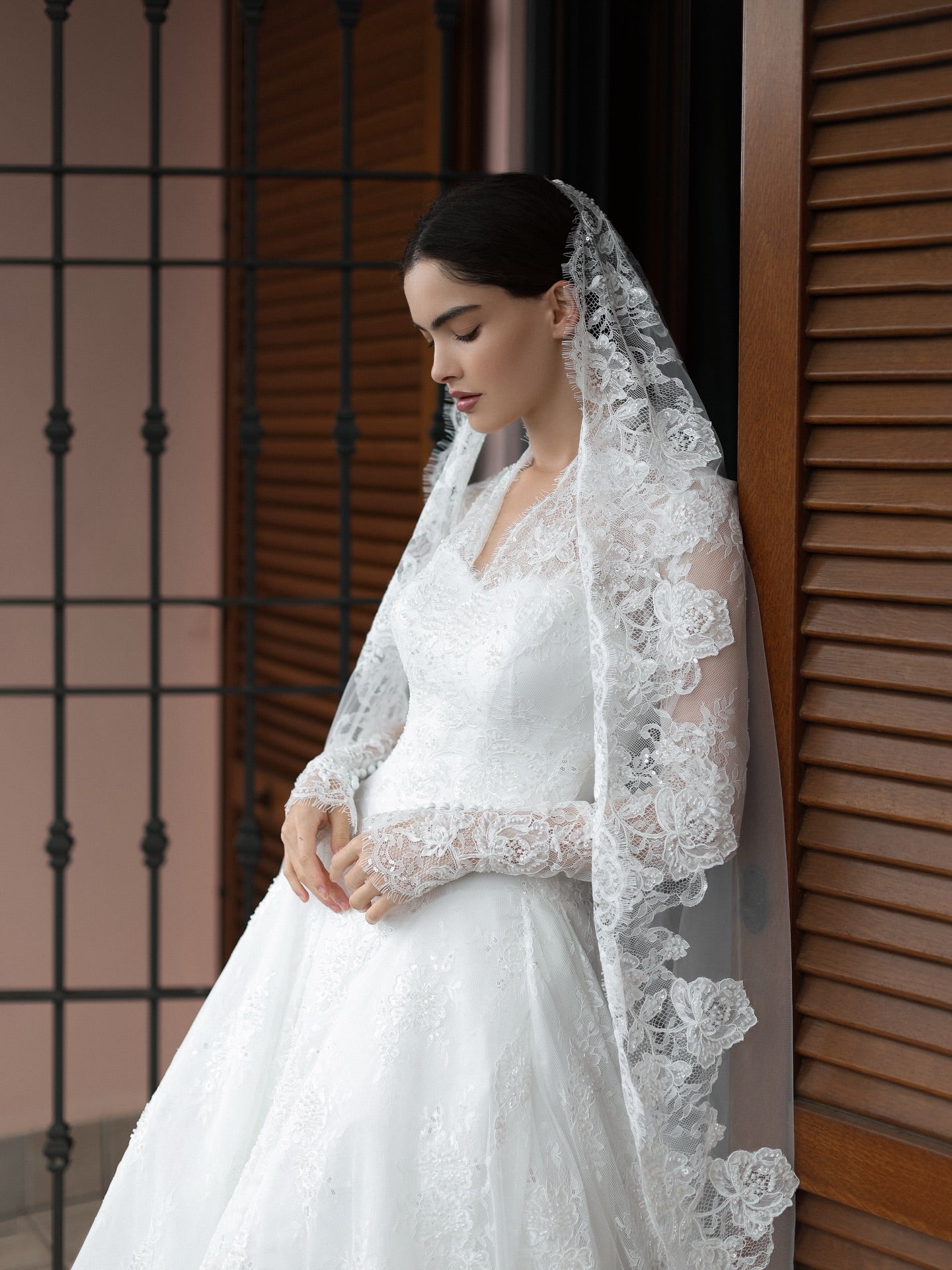 V Neck Long Sleeve Lace Vintage Wedding Dress with Veil  SW278 Sheer Fairy