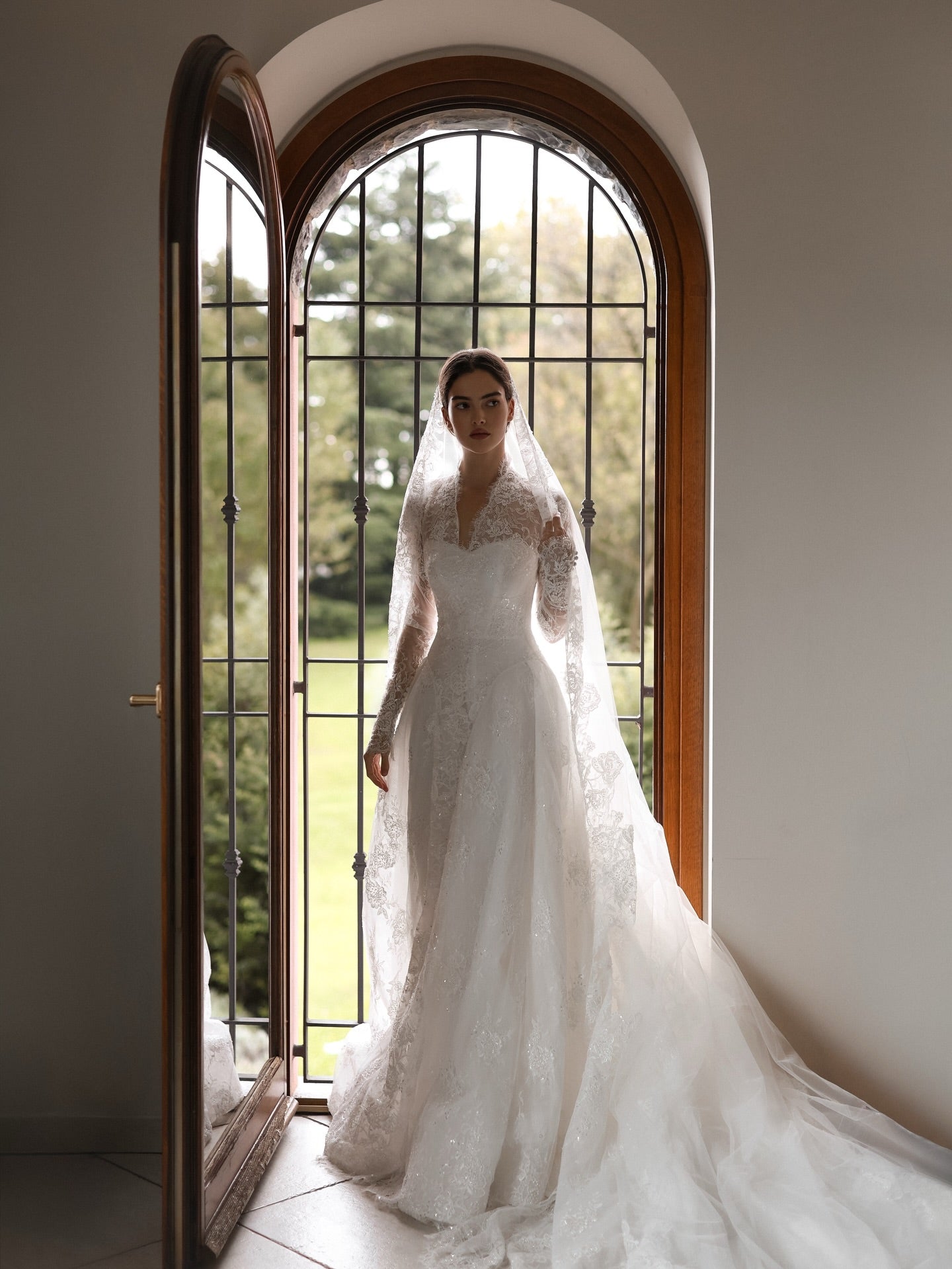V Neck Long Sleeve Lace Vintage Wedding Dress with Veil  SW278 Sheer Fairy
