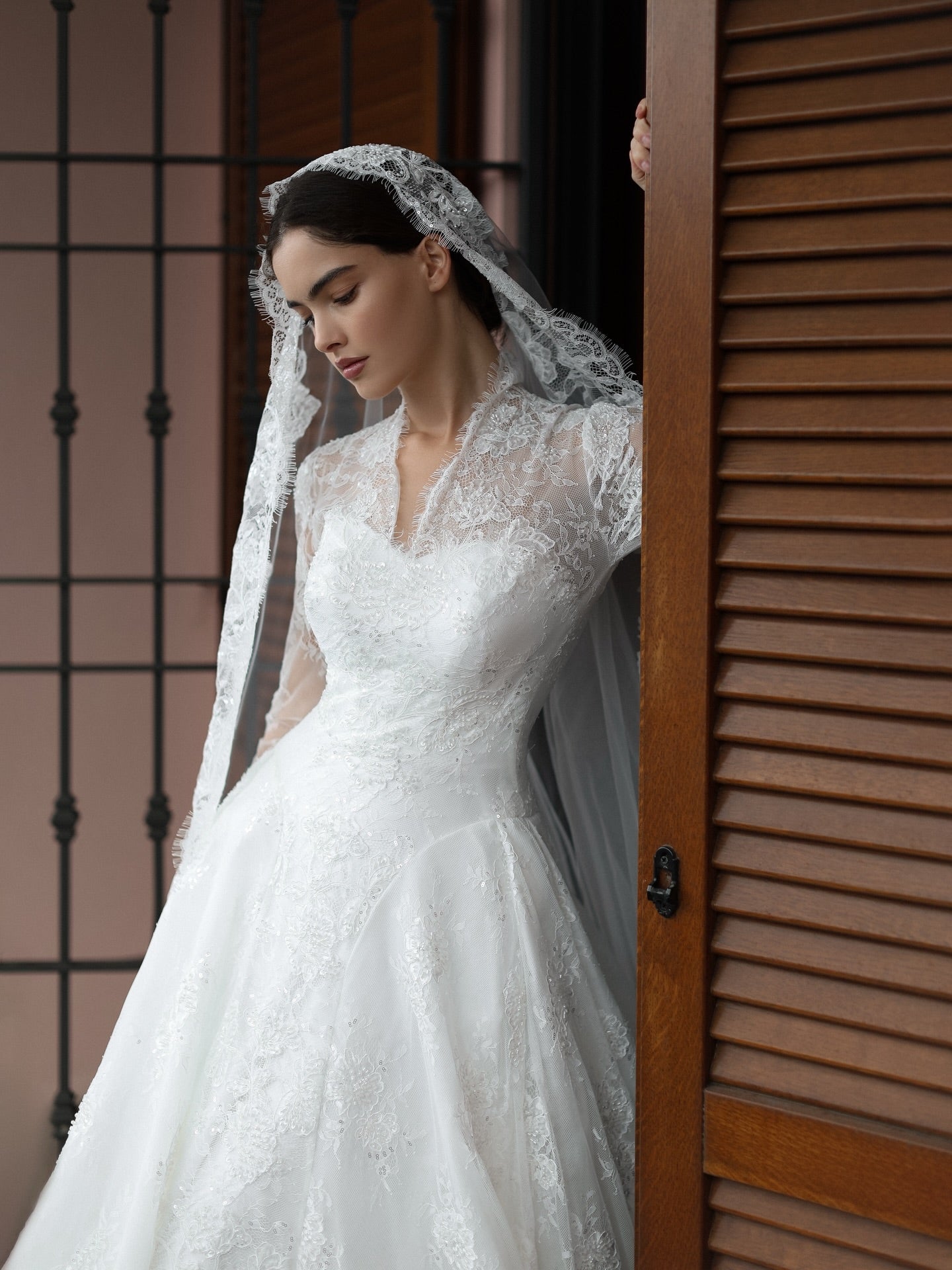 V Neck Long Sleeve Lace Vintage Wedding Dress with Veil  SW278 Sheer Fairy