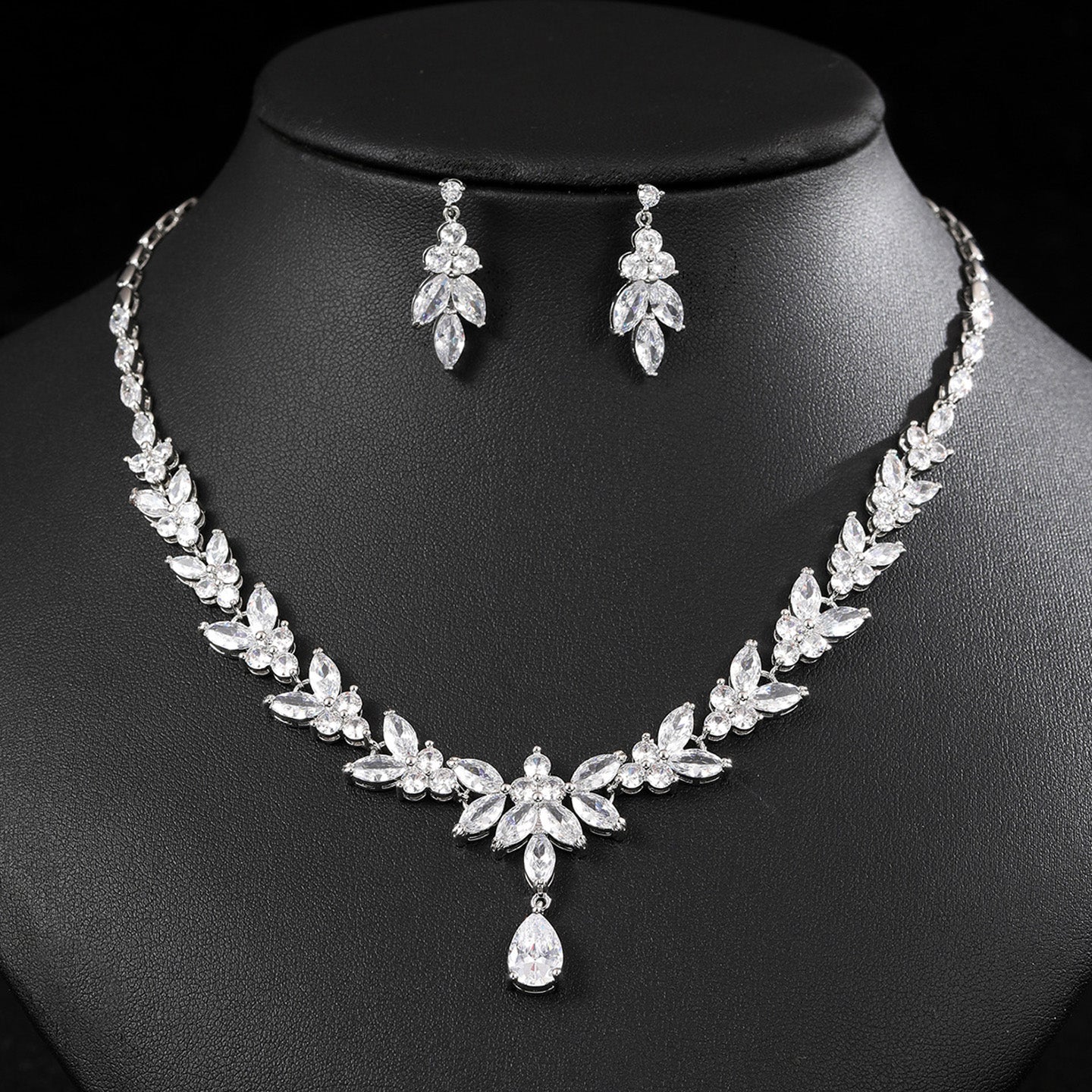 Fashionable Necklace and Earrings Set JW002