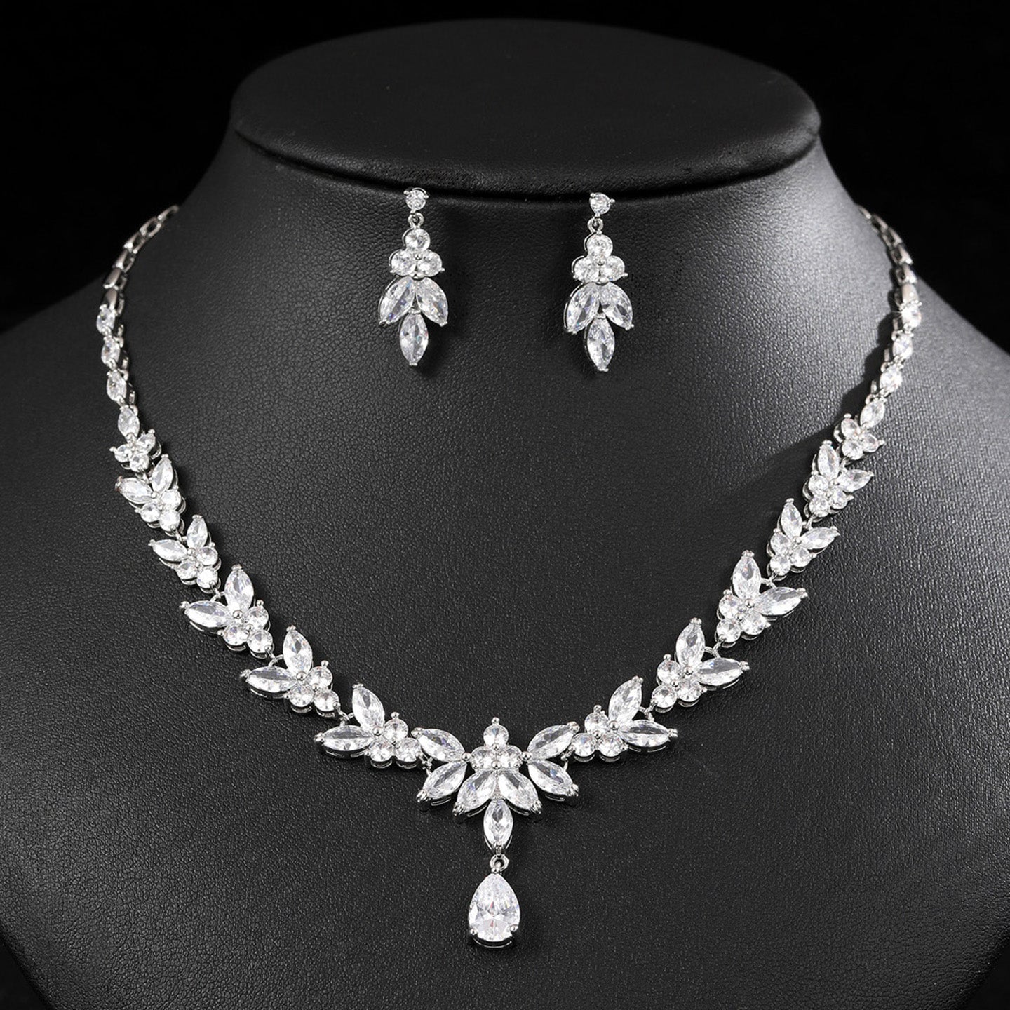 Fashionable Necklace and Earrings Set JW002