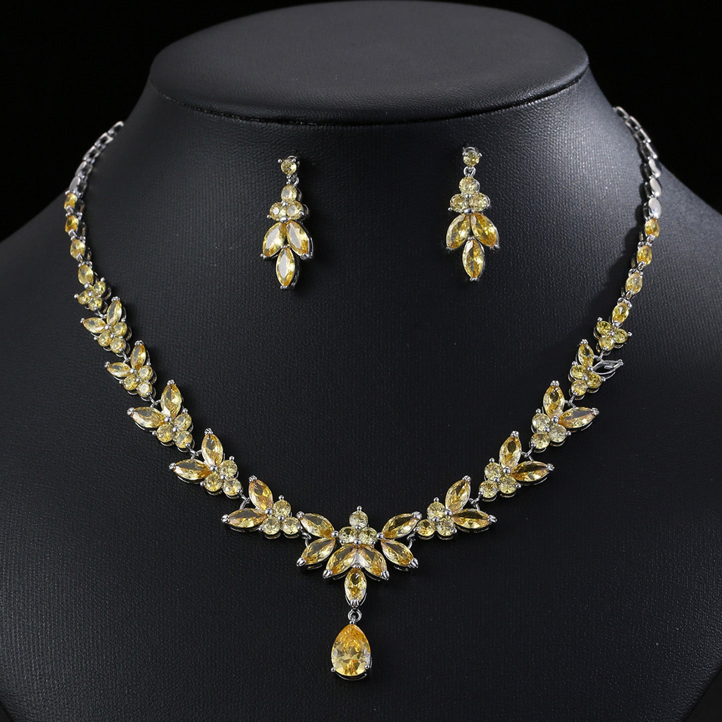 Fashionable Necklace and Earrings Set JW002