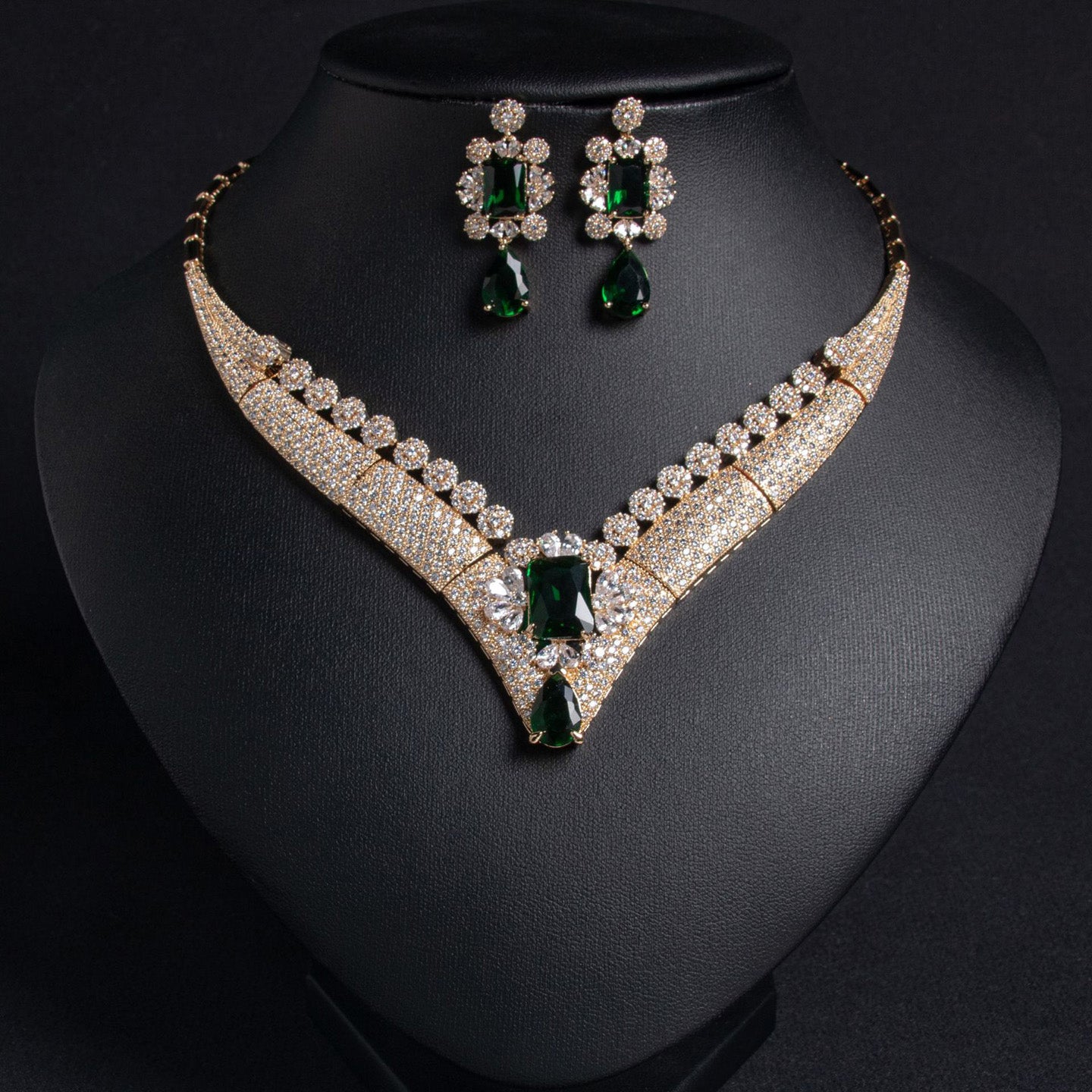 Vintage Necklace and Teardrop Earring Set JW014