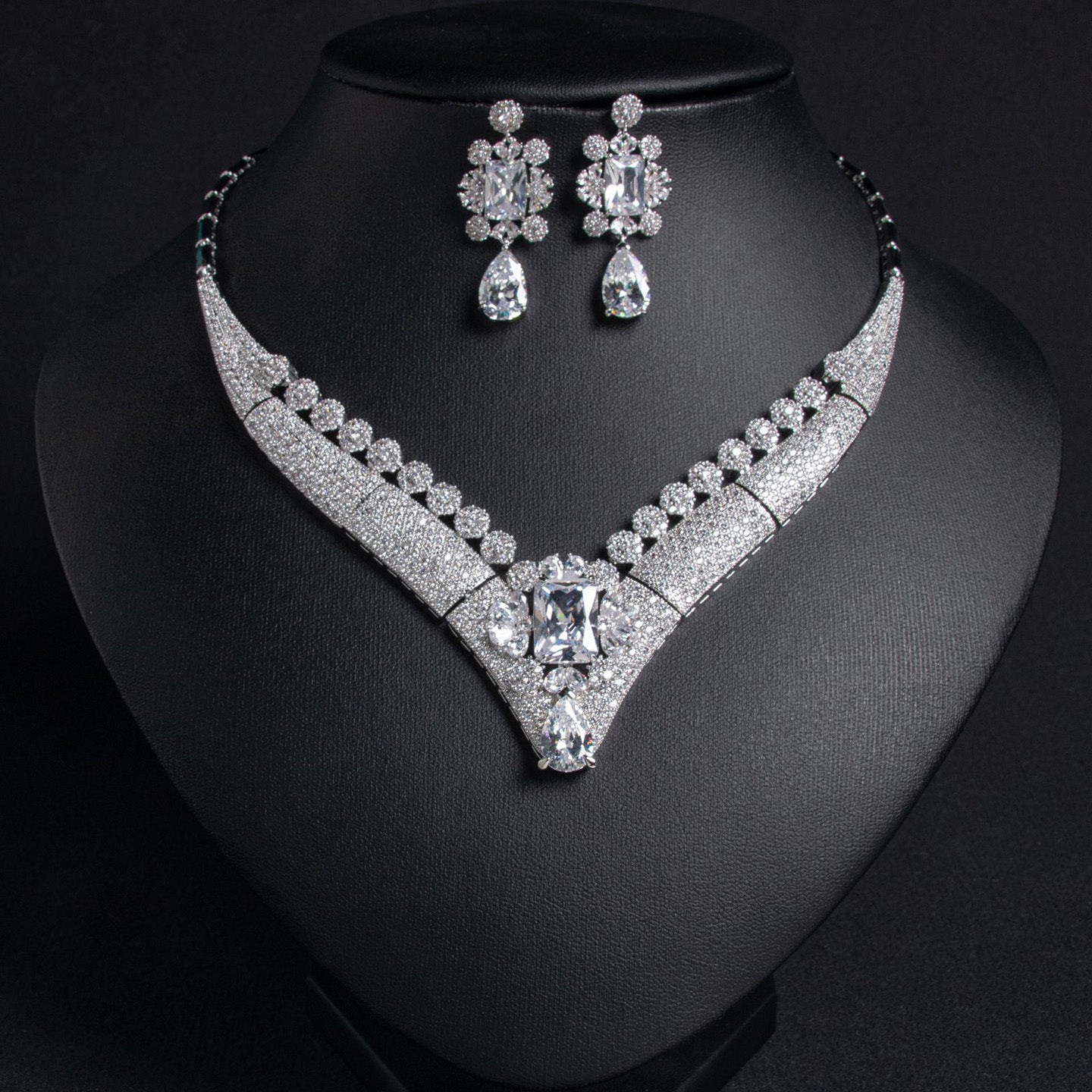 Vintage Necklace and Teardrop Earring Set JW014
