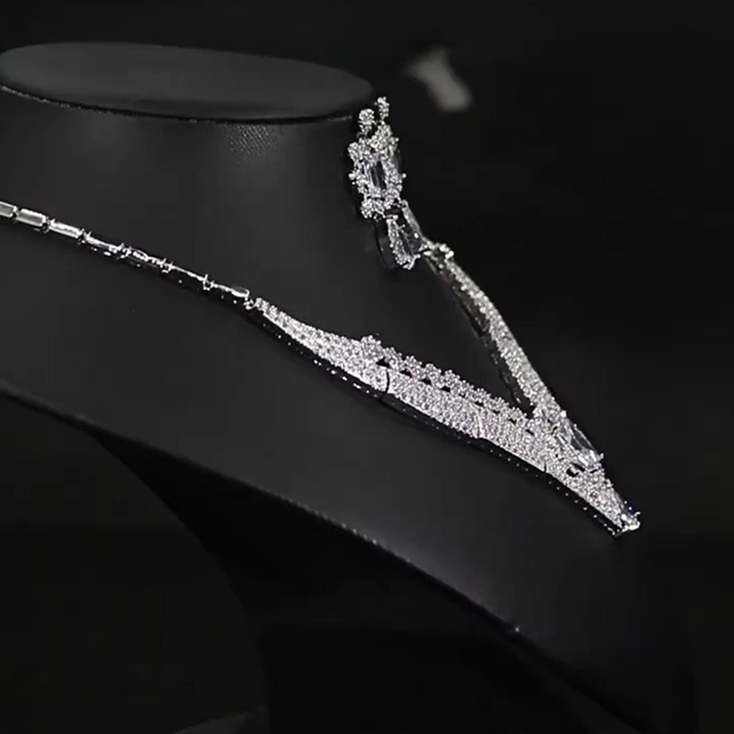 Vintage Necklace and Teardrop Earring Set JW014