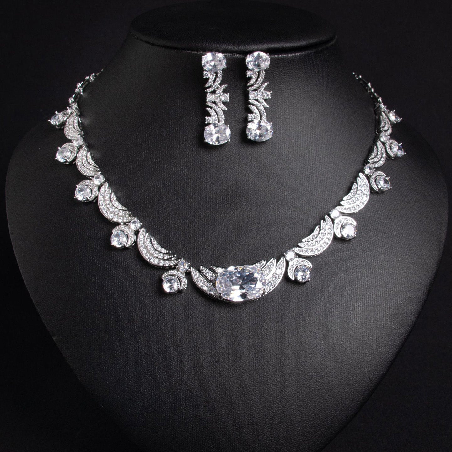 Regal Bridal Necklace & Earring Set JW023