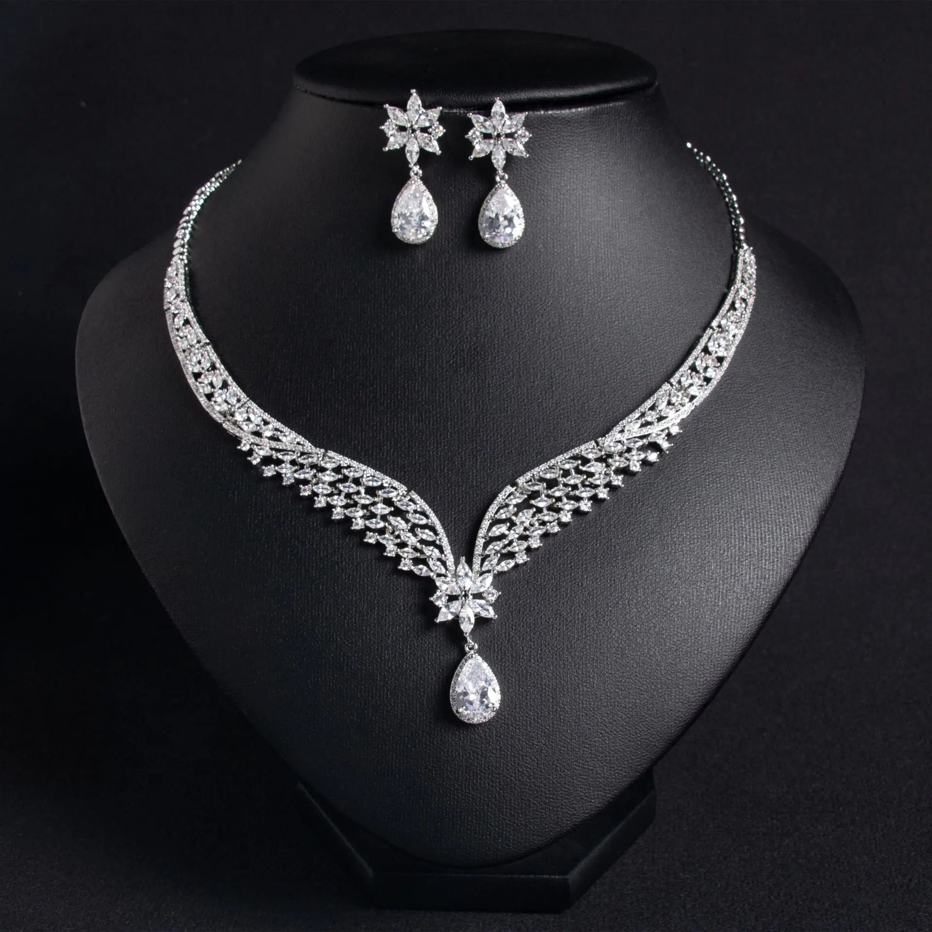 Silver Crystal Teardrop-shaped Jewelry Set JW057 Sheer Fairy