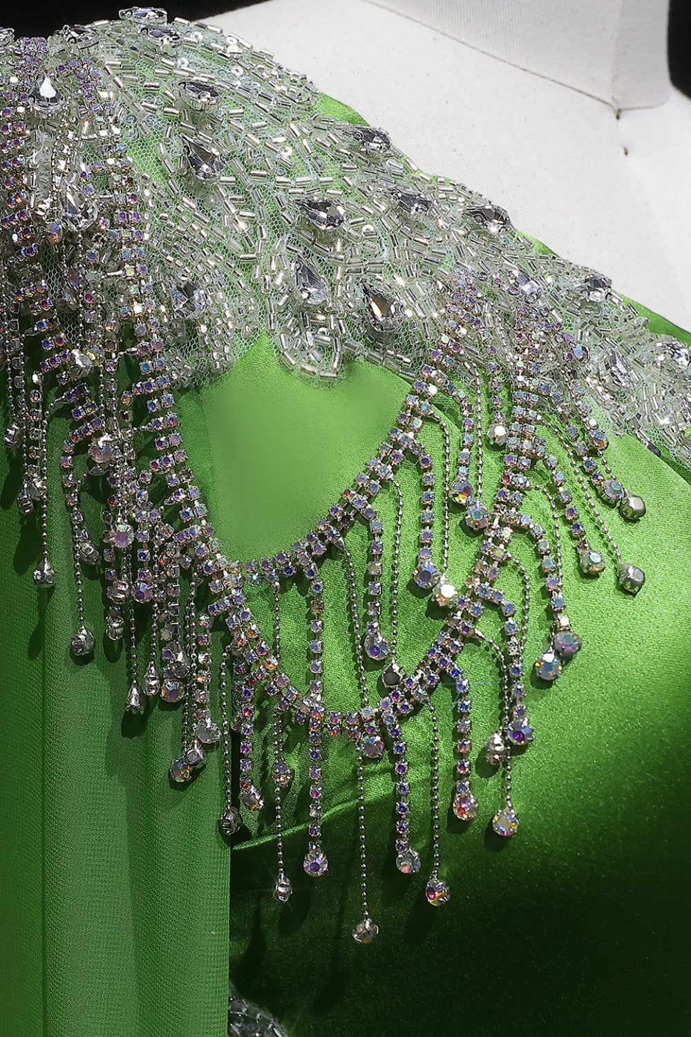 Emerald Satin One-Shoulder A-Line Evening Dress with Crystal Fringe Cape SF298