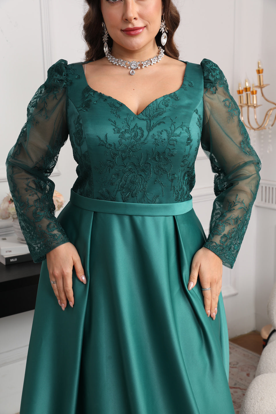 Curve-Friendly Emerald Green Lace Plus Size Evening Dress SF625
