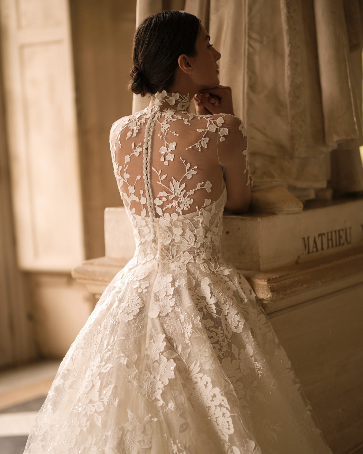 Elegant Strapless Lace Ball Gown Wedding Dress SW081