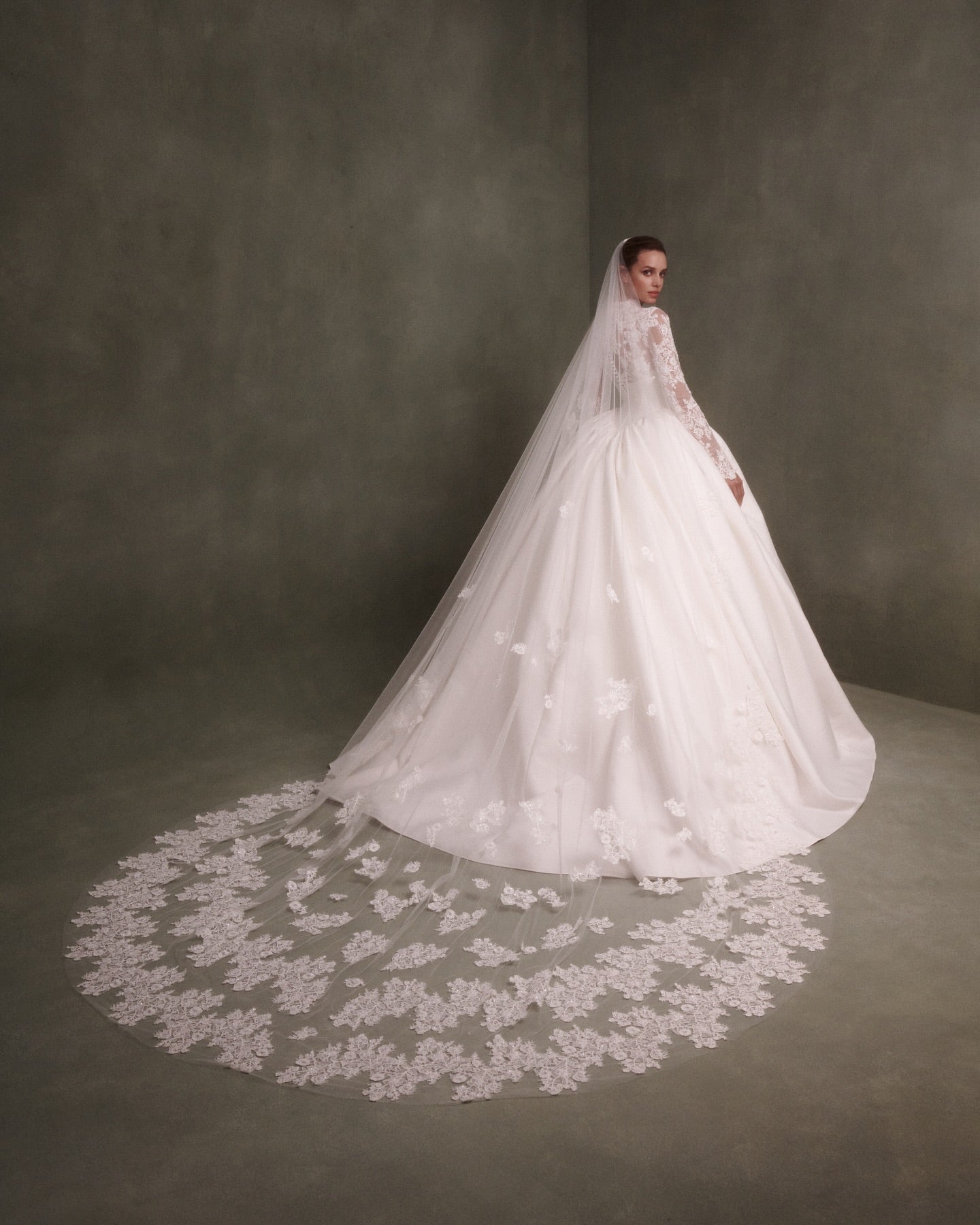 Elegant Classic Long Sleeve Satin Ball Gown Wedding Dress SW075