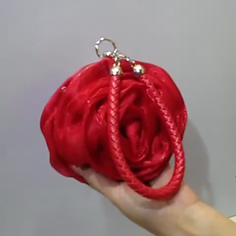 Carica video: 3D Floral Rose Evening Clutch with Braided Handle HB038