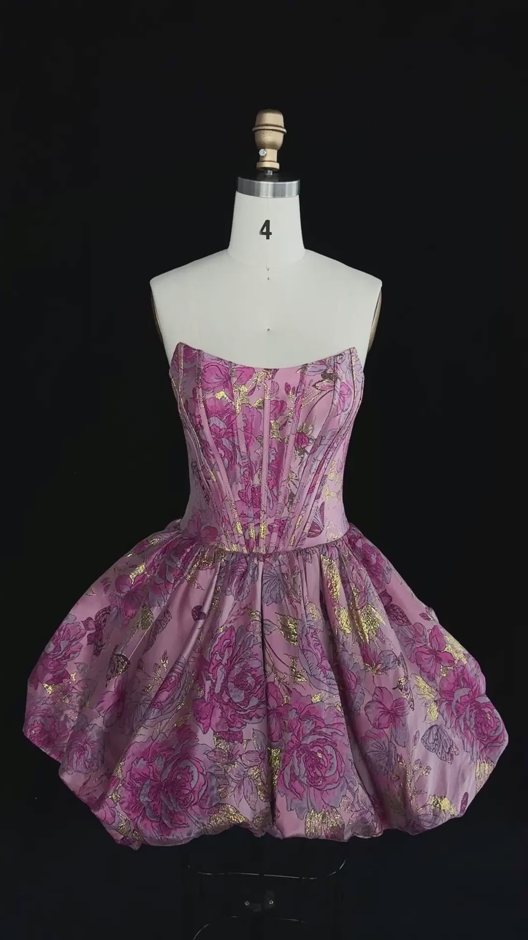 Carica video: Exquisite Pink Jacquard Corset Homecoming Dress