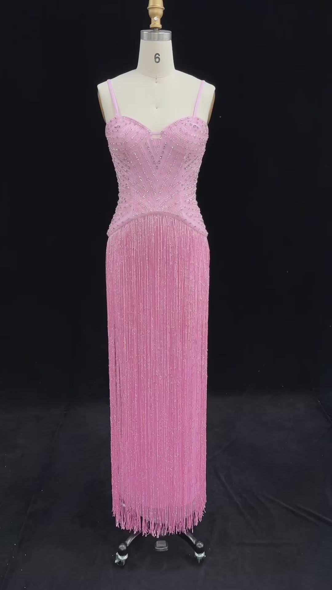 Carregar vídeo: Glamorous Yellow Fringe A Line Evening Gown with Beaded Sweetheart Neckline SS522